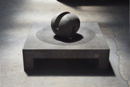 Pierre Sz&eacute;kely's &quot;Espace &eacute;tabli&quot; sculpture, full view from above with ball turned diagonally in a darker background