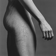 Lisa Lyon in profile with dried mud on skin.