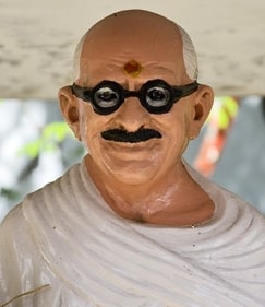 Vivek Vilasini VERNACULAR CHANTS II Comprised of nine photographs (one full edition) Edition of 5 + 1AP 2007 Archival print on hahnemuhle photo rag fine art paper 37.5 x 33 in.