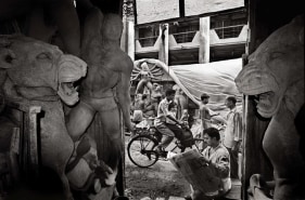 Raghu Rai Preparing for DurgaPooja, Kolkata 1999 Digital print on archival paper 20 x 30 in.