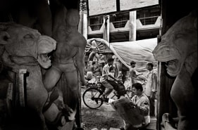 Raghu Rai Preparing for Durga Pooja, Kolkata 1999 Digital print on archival paper 20 x 30 in