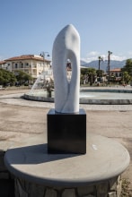 White marble sculpture by Charlie Kaplan in Pietrasanta, Italy