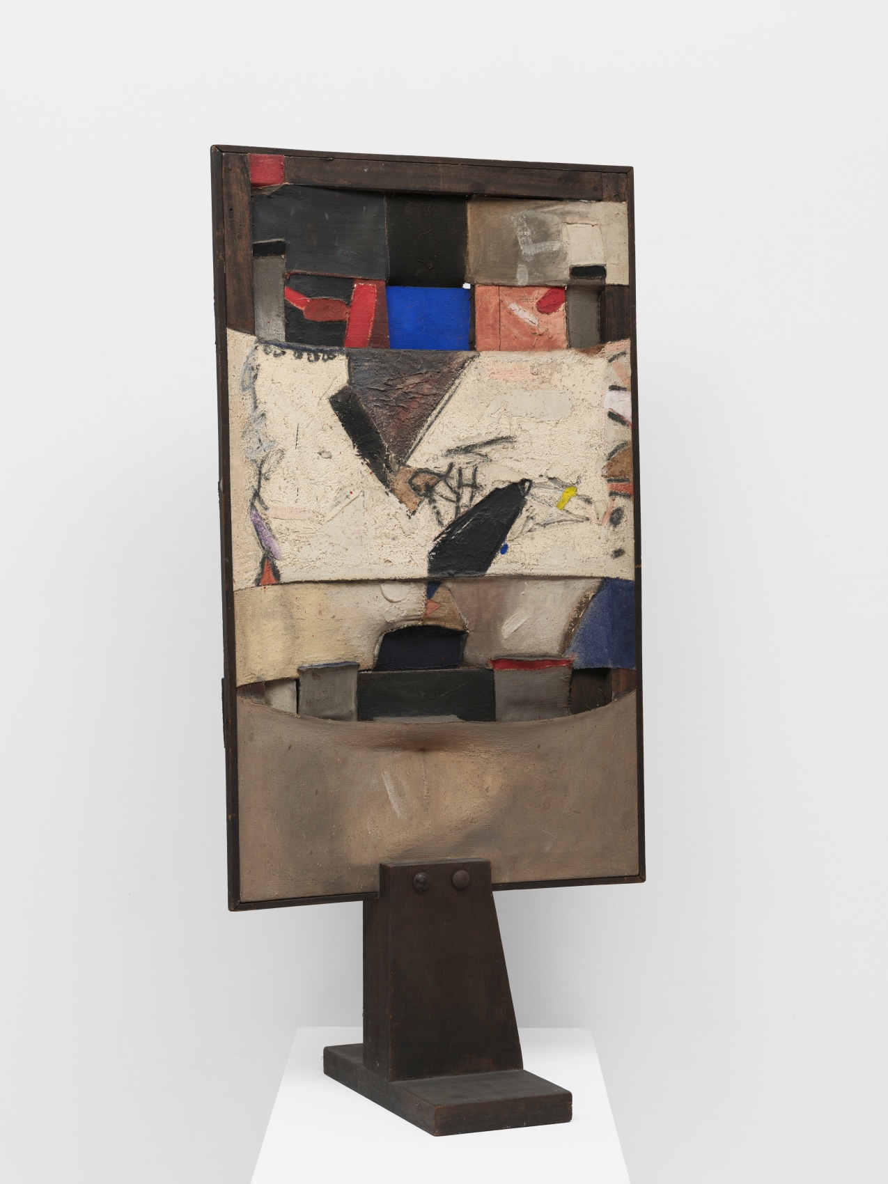 An expression bidonville sculpture