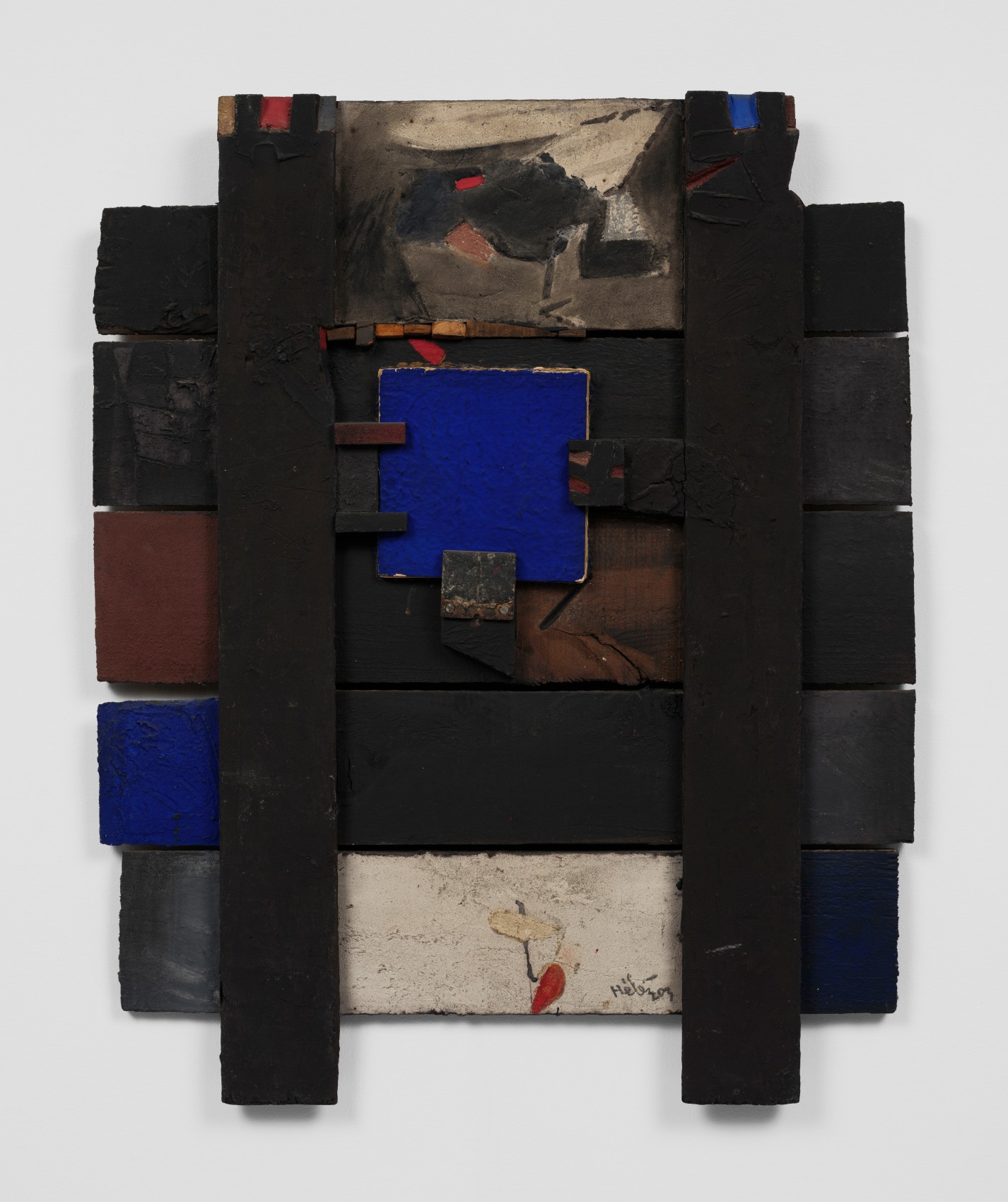 An expression bidonville sculpture