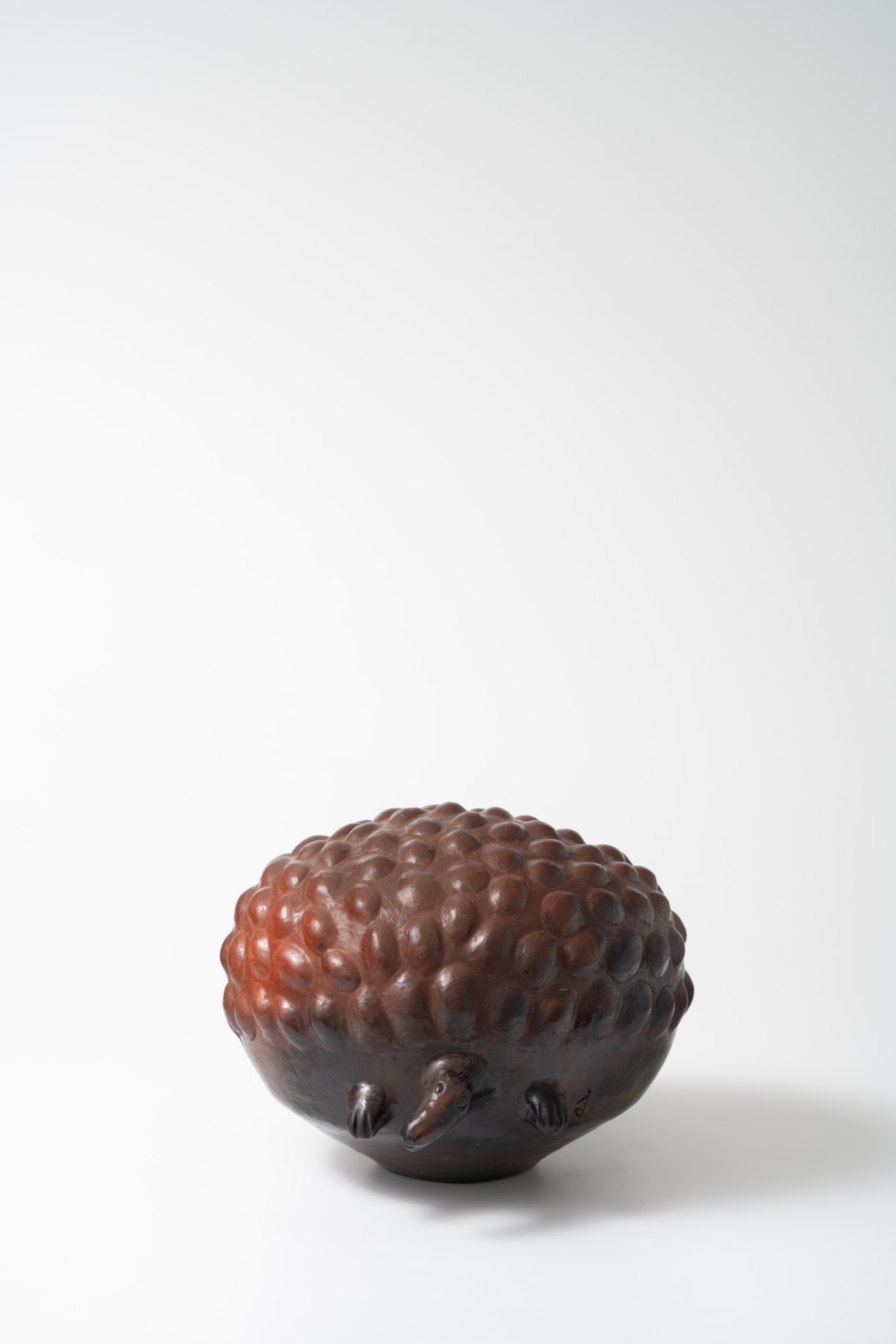 Julia Isídrez, Oveja (Diseño de Juana Marta), 2023, ceramics, 12 x 16 x 17 in., Courtesy Gomide&amp;amp;Co