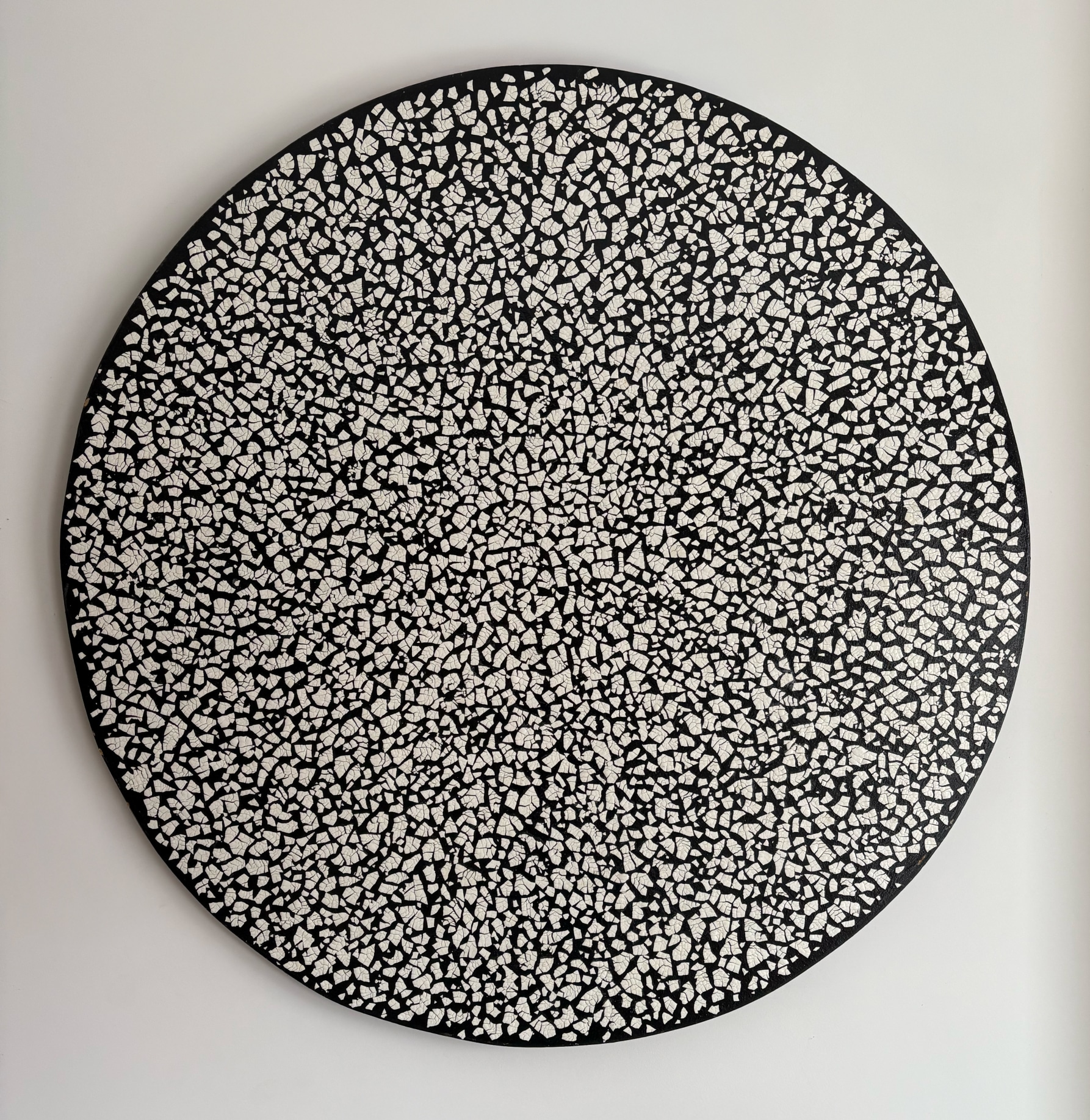 Arch Connelly, Untitled, 1991, acrylic and eggshell on canvas, 48 in diameter, courtesy the Estate of Arch Connelly and Corbett vs. Dempsey, Chicago
