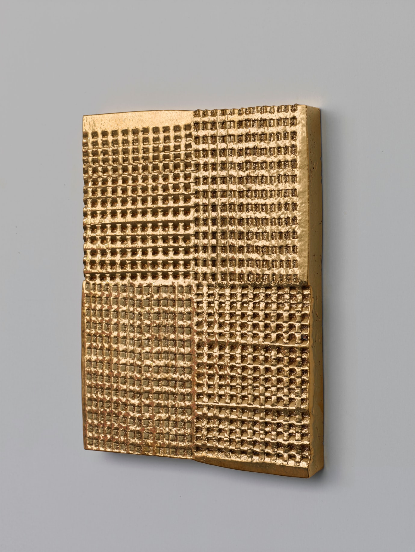 Heinz Mack, Untitled, 2016, Glazed ceramic, burnished gold, 49 x 40 x 4 cm, &copy; Archive Heinz Mack