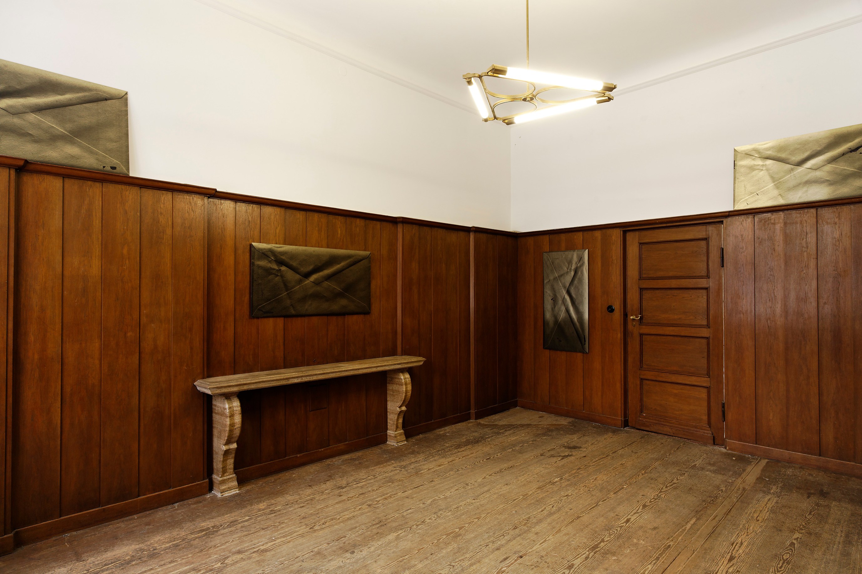 Seth Price. Installation View: Die Nuller Jahre, Galerie Isabella Bortolozzi, Berlin, 2010