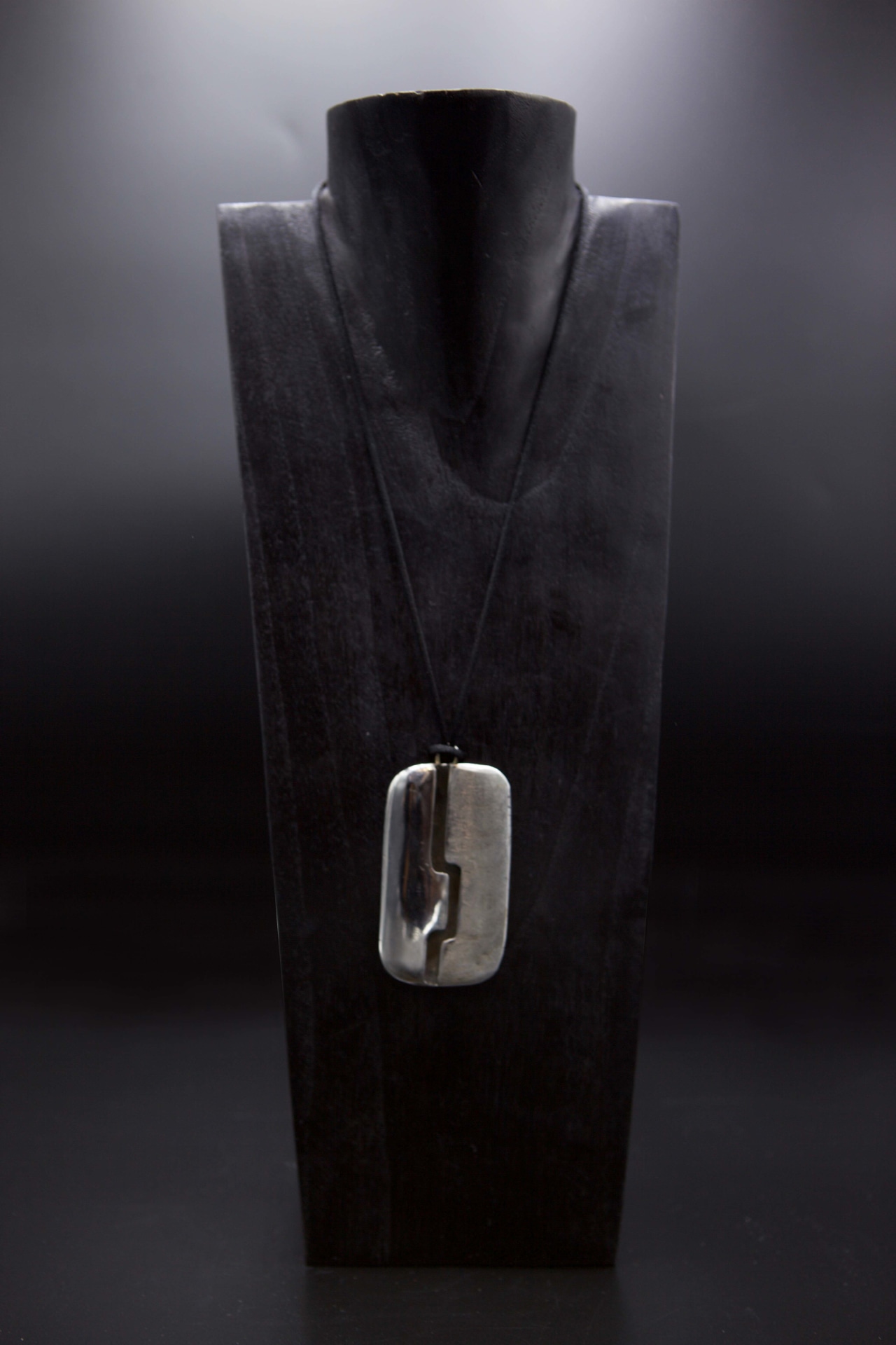 Alain Douillard's pendant straight vertical view