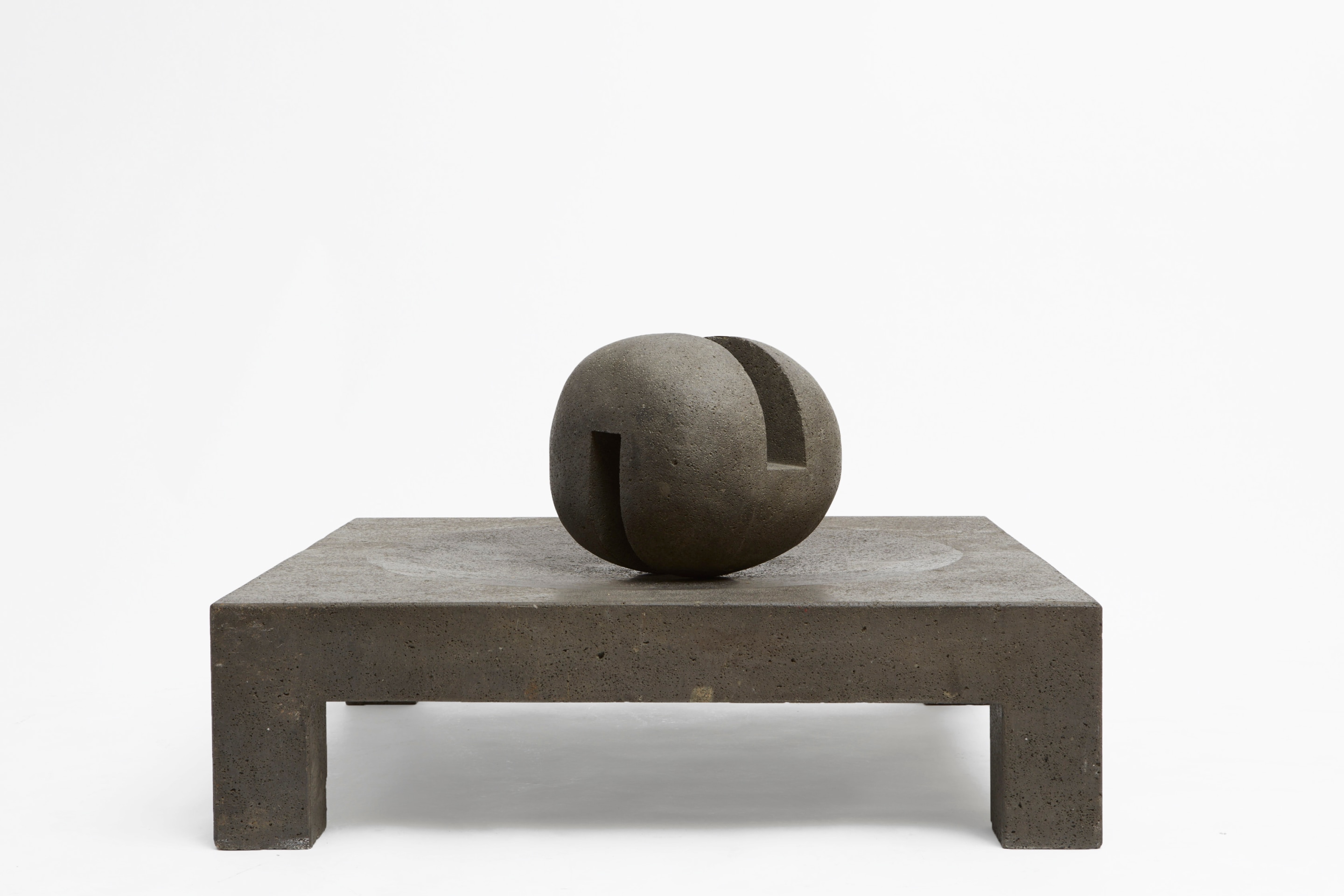Pierre Sz&eacute;kely's &quot;Espace &eacute;tabli&quot; sculpture, full straight view with ball turned diagonally