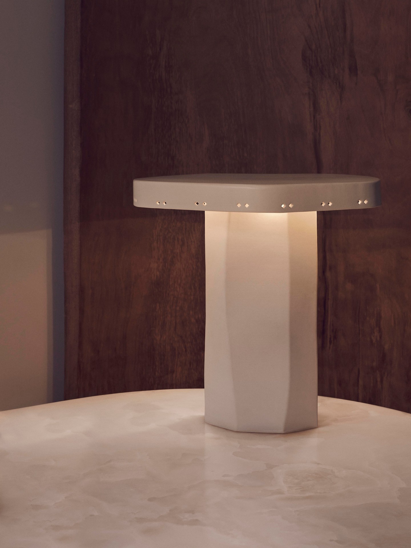 Studio Giancarlo Valle's plateau lamp, full front view