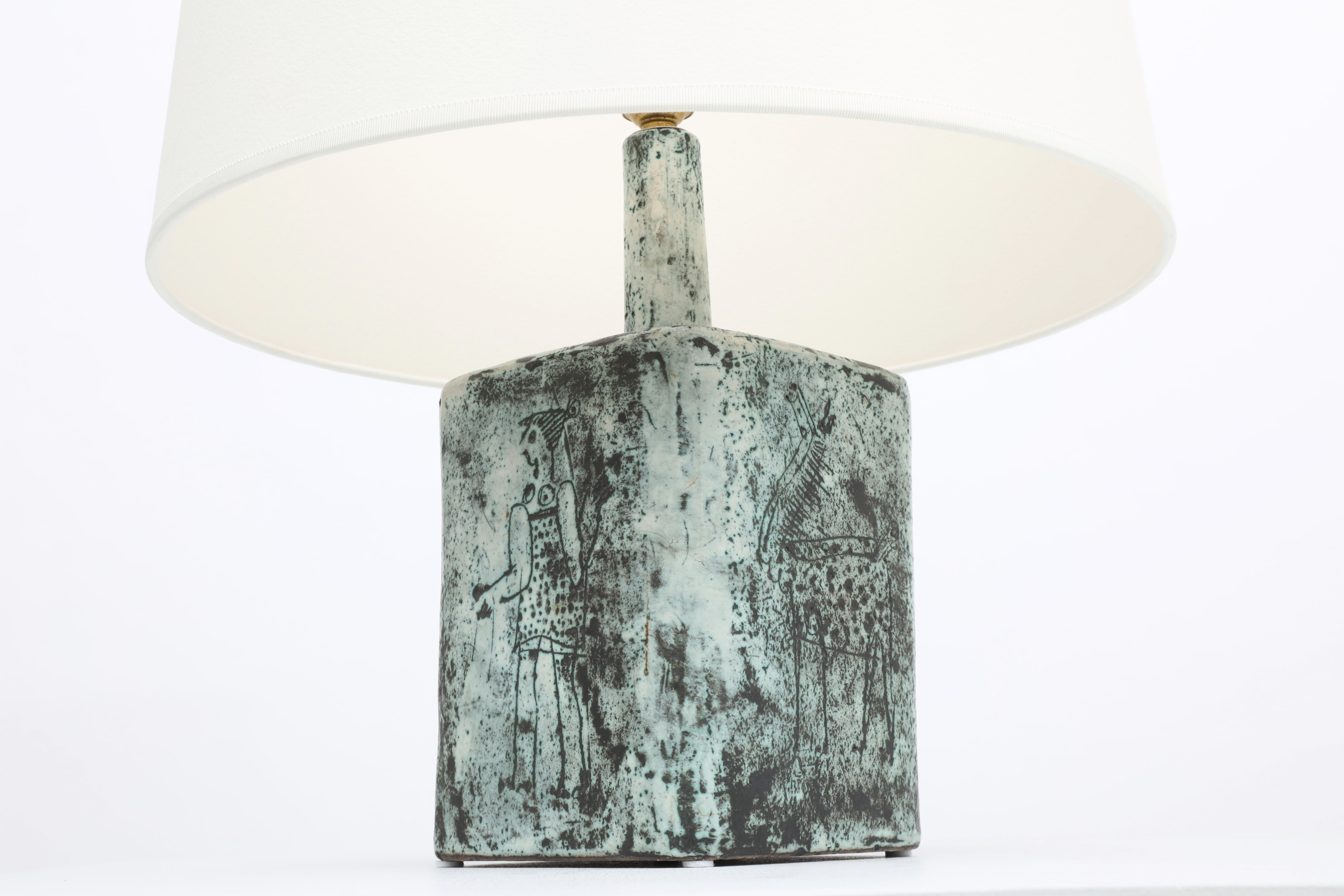 Jacques Blin's table lamp diagonal view of base