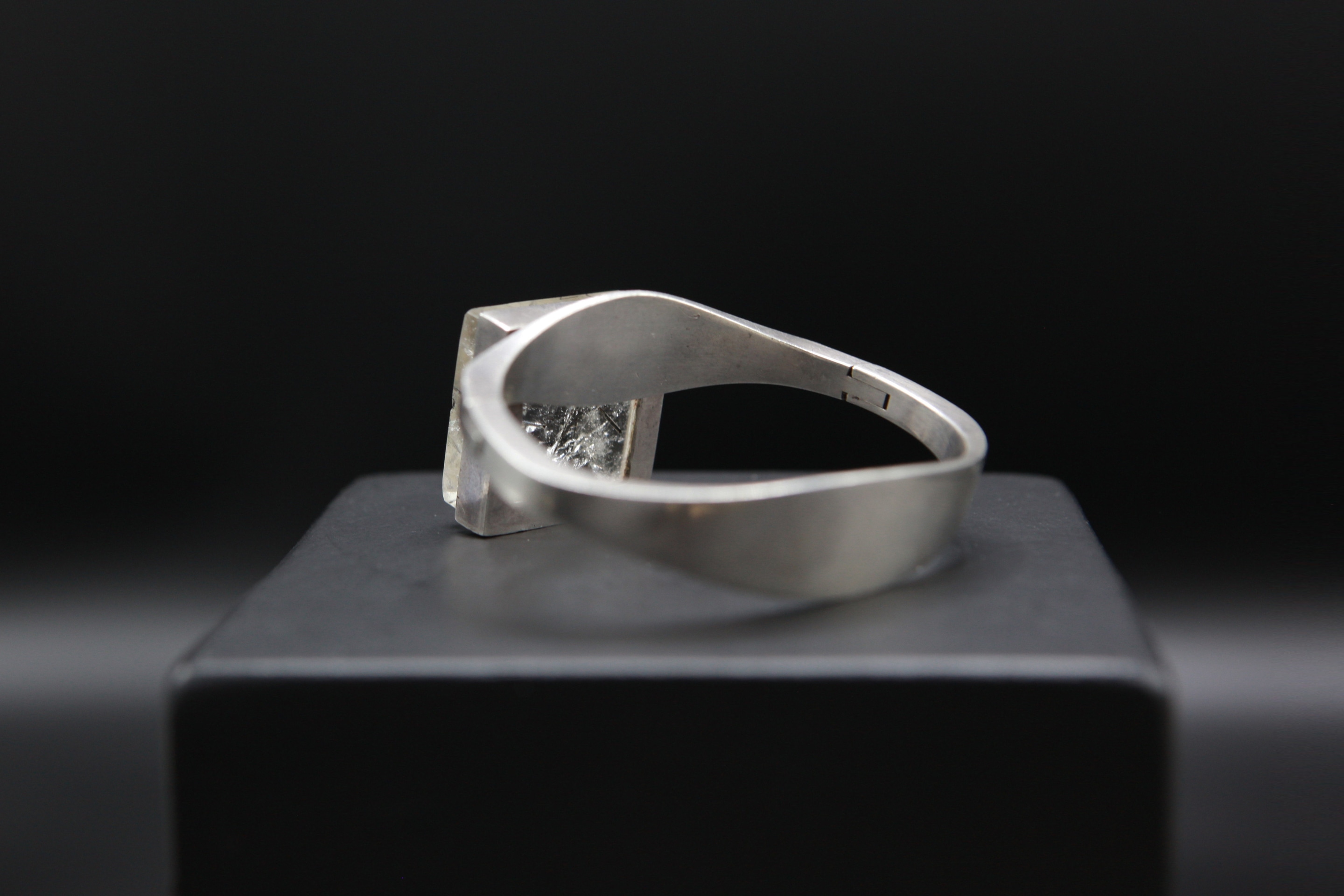 Vivianna Torun B&uuml;low-H&uuml;be's bracelet, close up back view showing inner bracelet