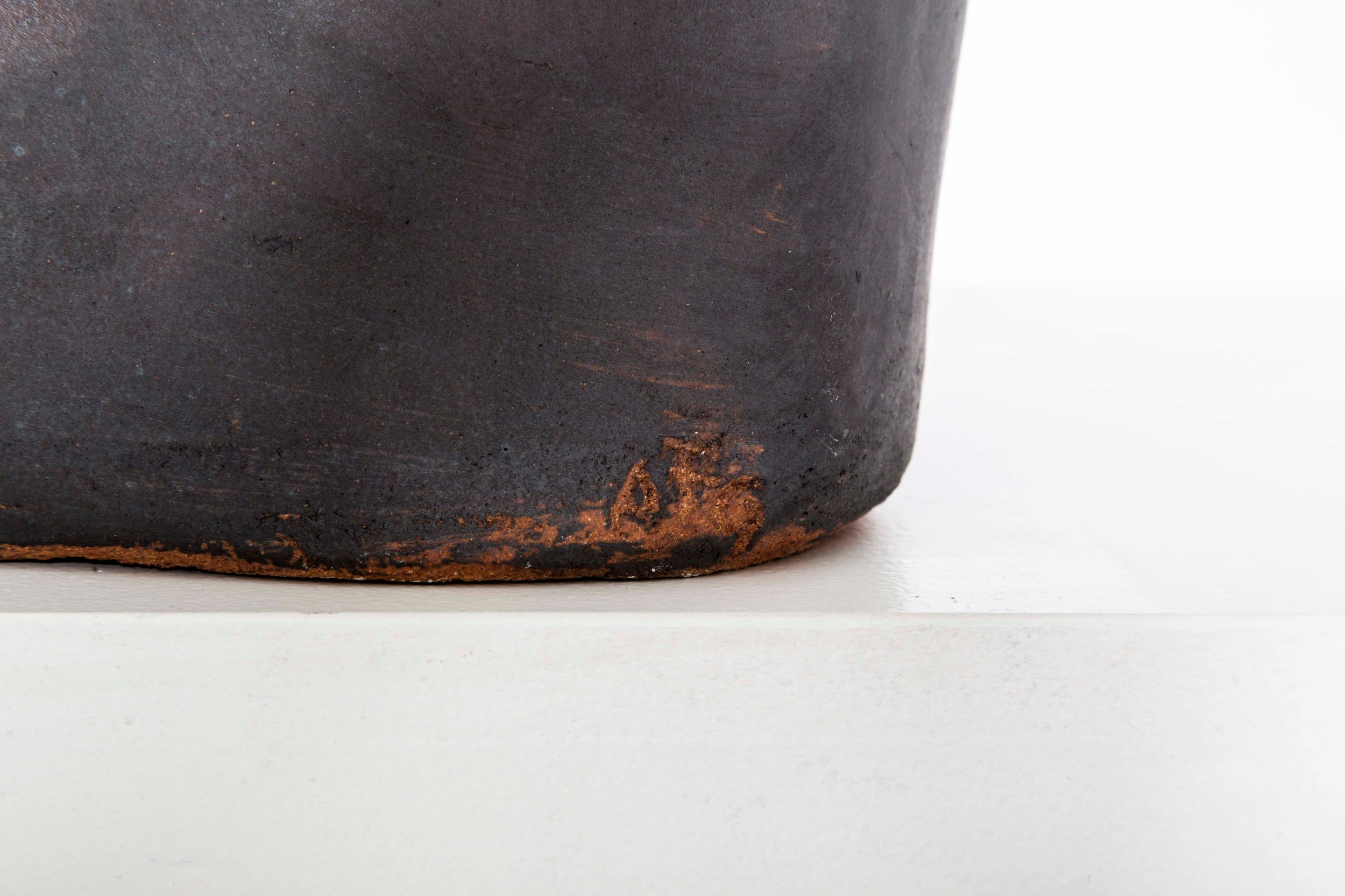 Annie Fourmanoir's ceramic sculpture detailed view of signature