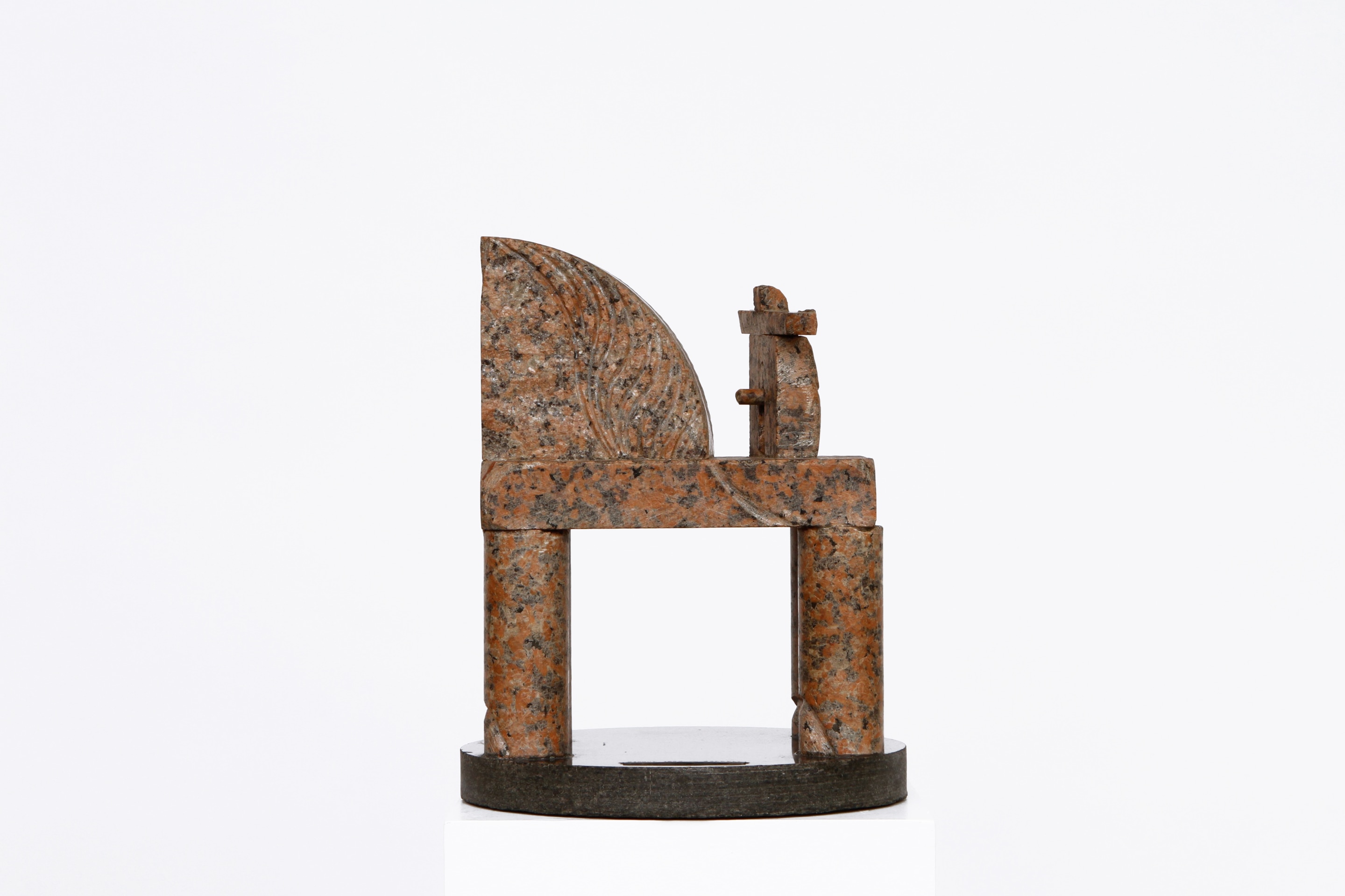 Péter Pierre Székely's &quot;Cirque&quot; sculpture, side view