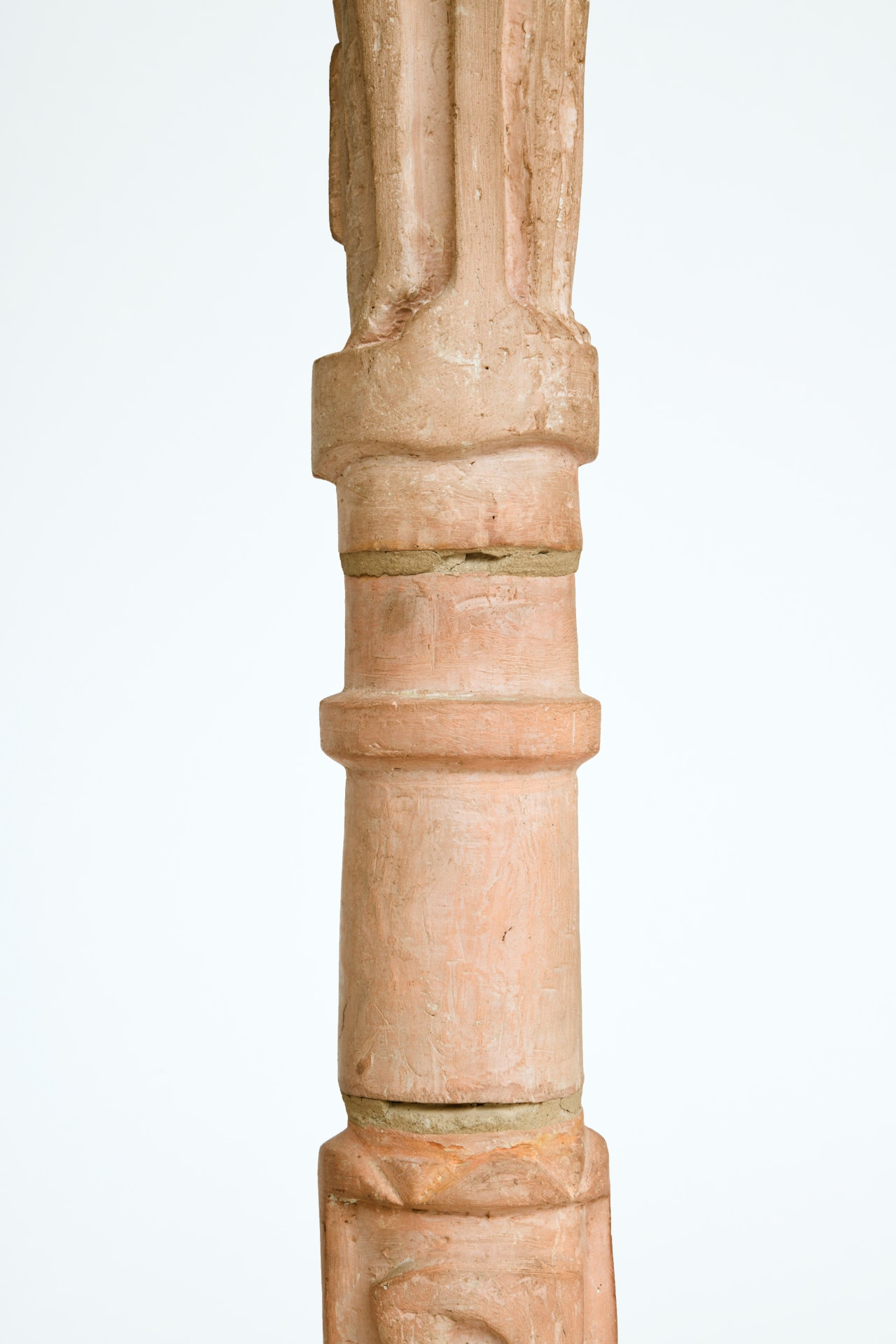 Pierre Blanc's ceramic floor lamp, detailed view of ceramic