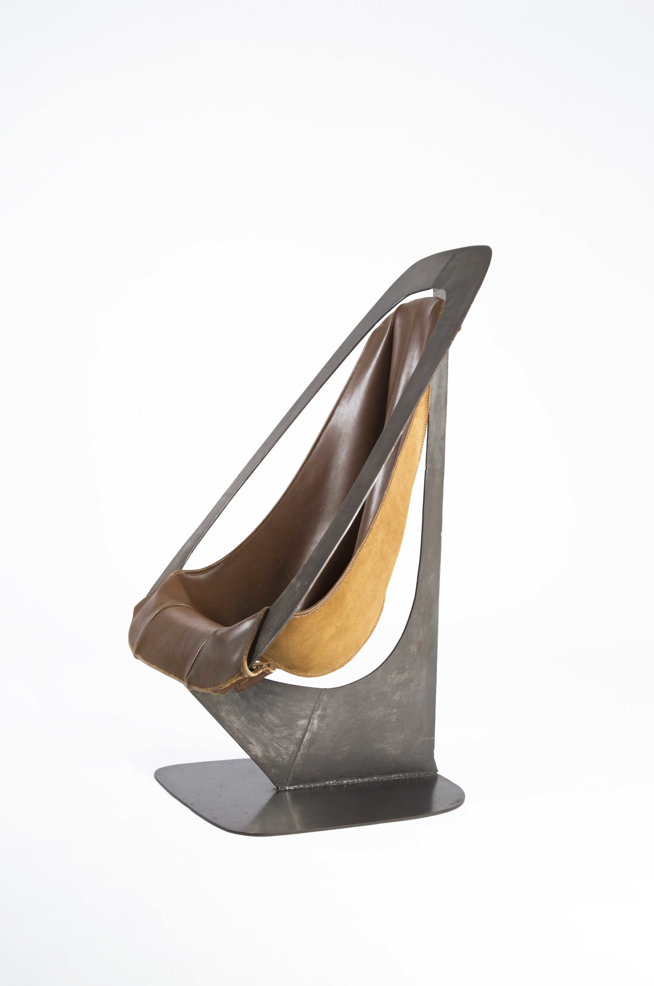 Alain Douillard's leather chair side view