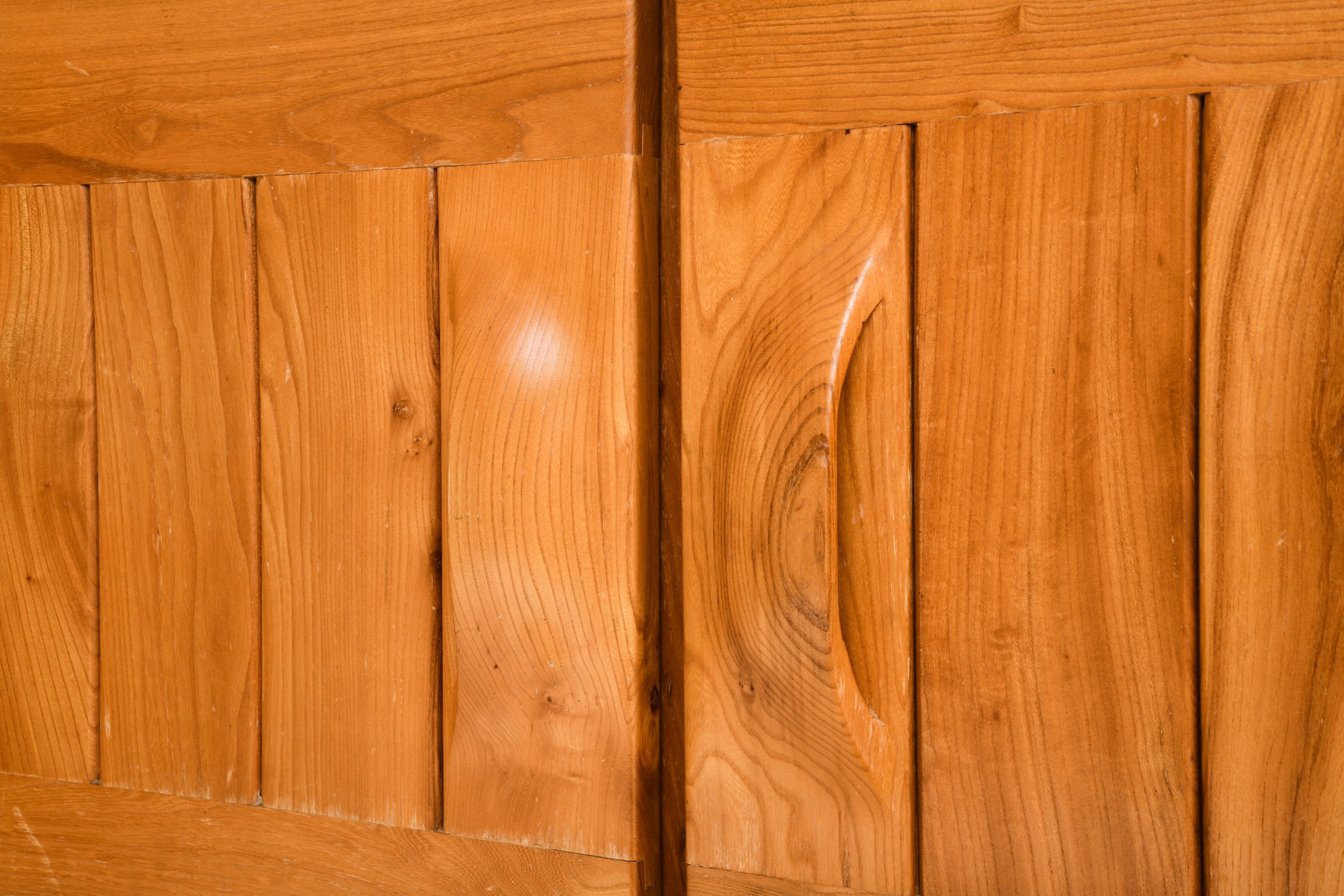 Maison Regain's sideboard, detailed view of handles