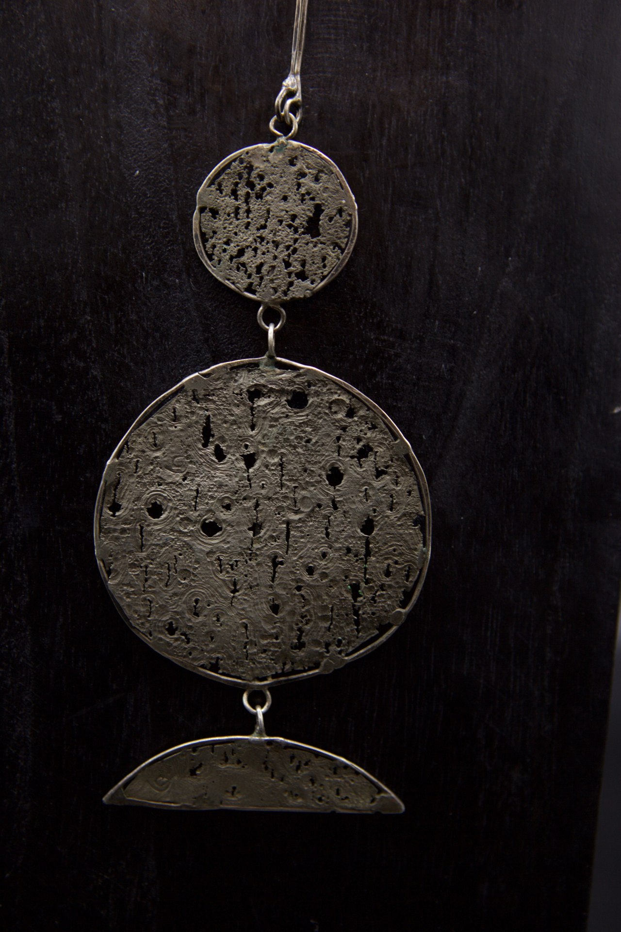 Philolaos Tloupas' sculptural necklace, detailed view