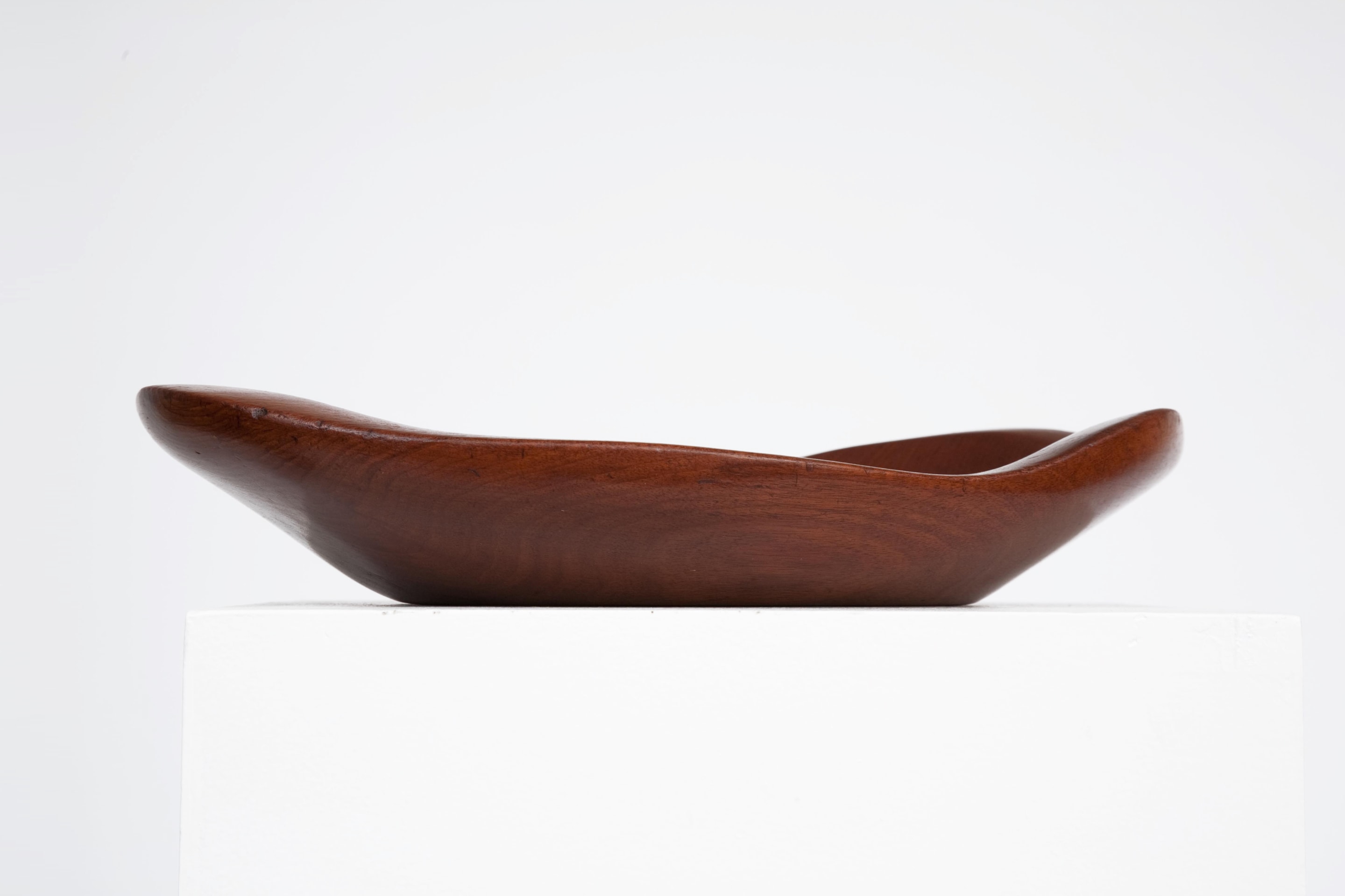 Alexandre Noll's large sculpted plate, eye-level view