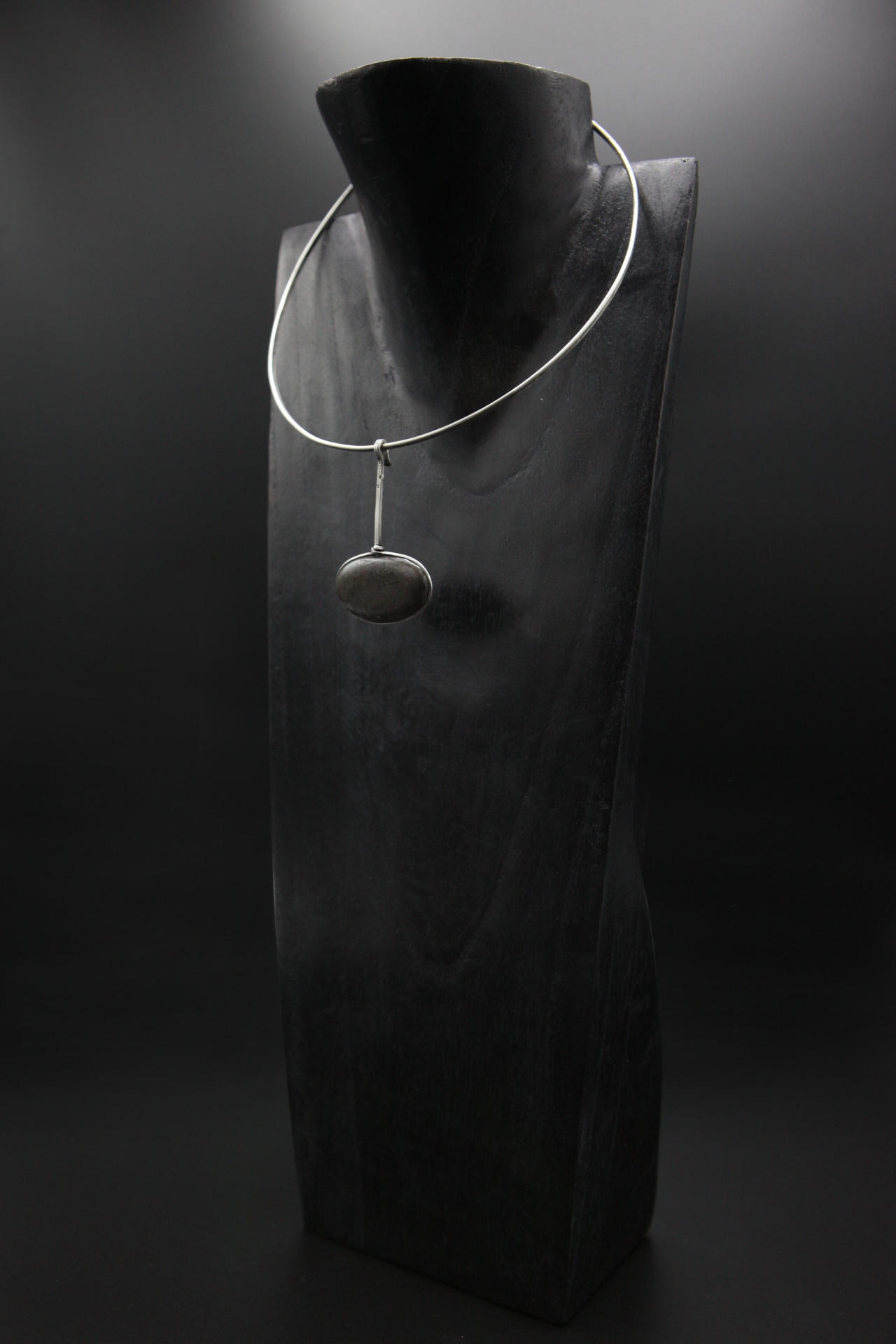 Vivianna Torun B&uuml;low- H&uuml;be's necklace, full diagonal angle view