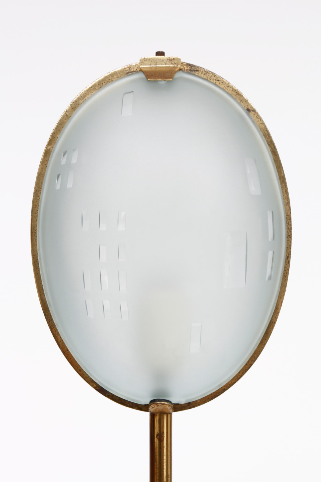 Max Ingrand/Fontana Artes' glass and brass floor lamp, detailed front view of top