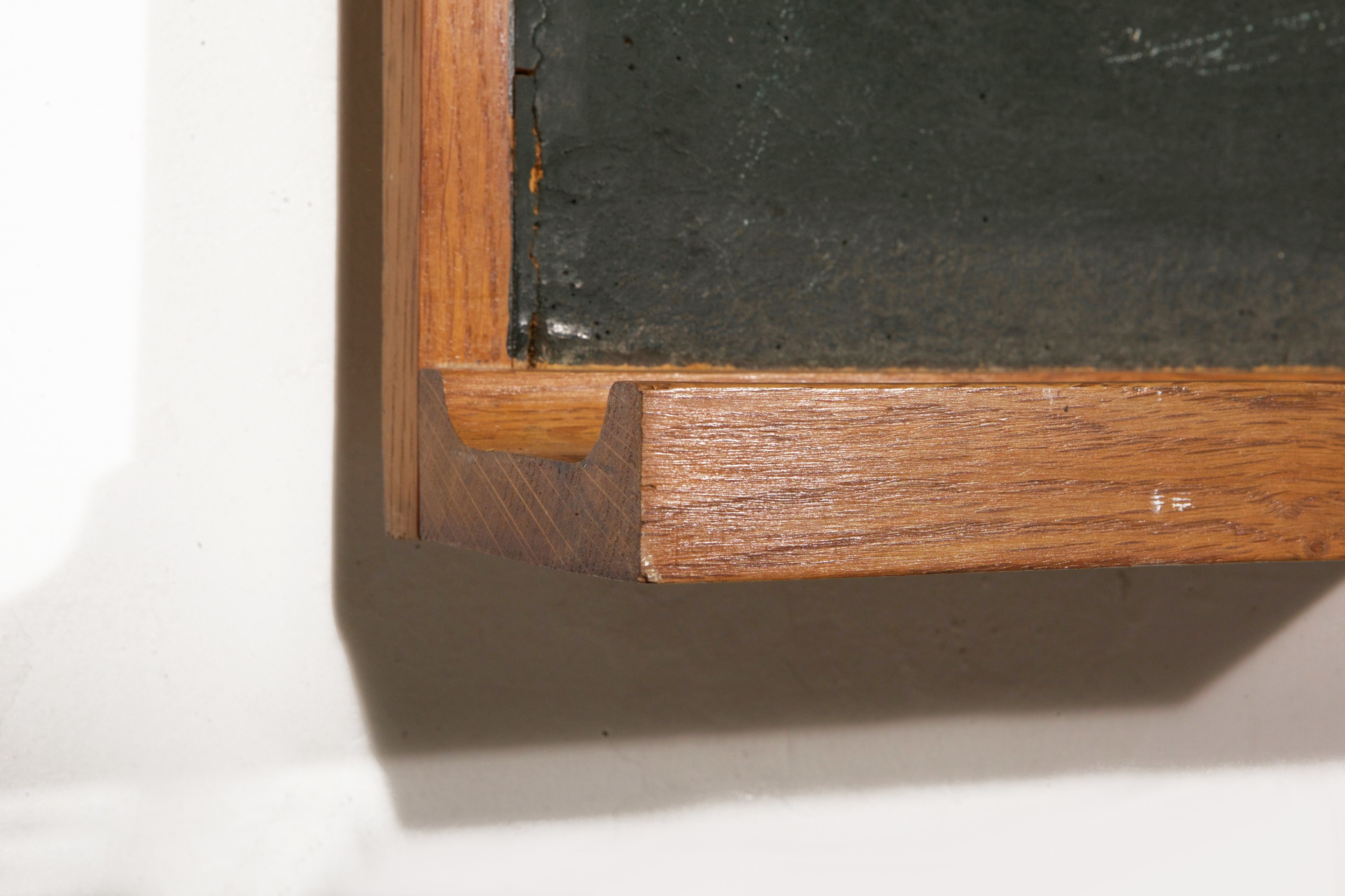 Le Corbusier &amp; Charlotte Perraind's blackboard, detailed view of ledge