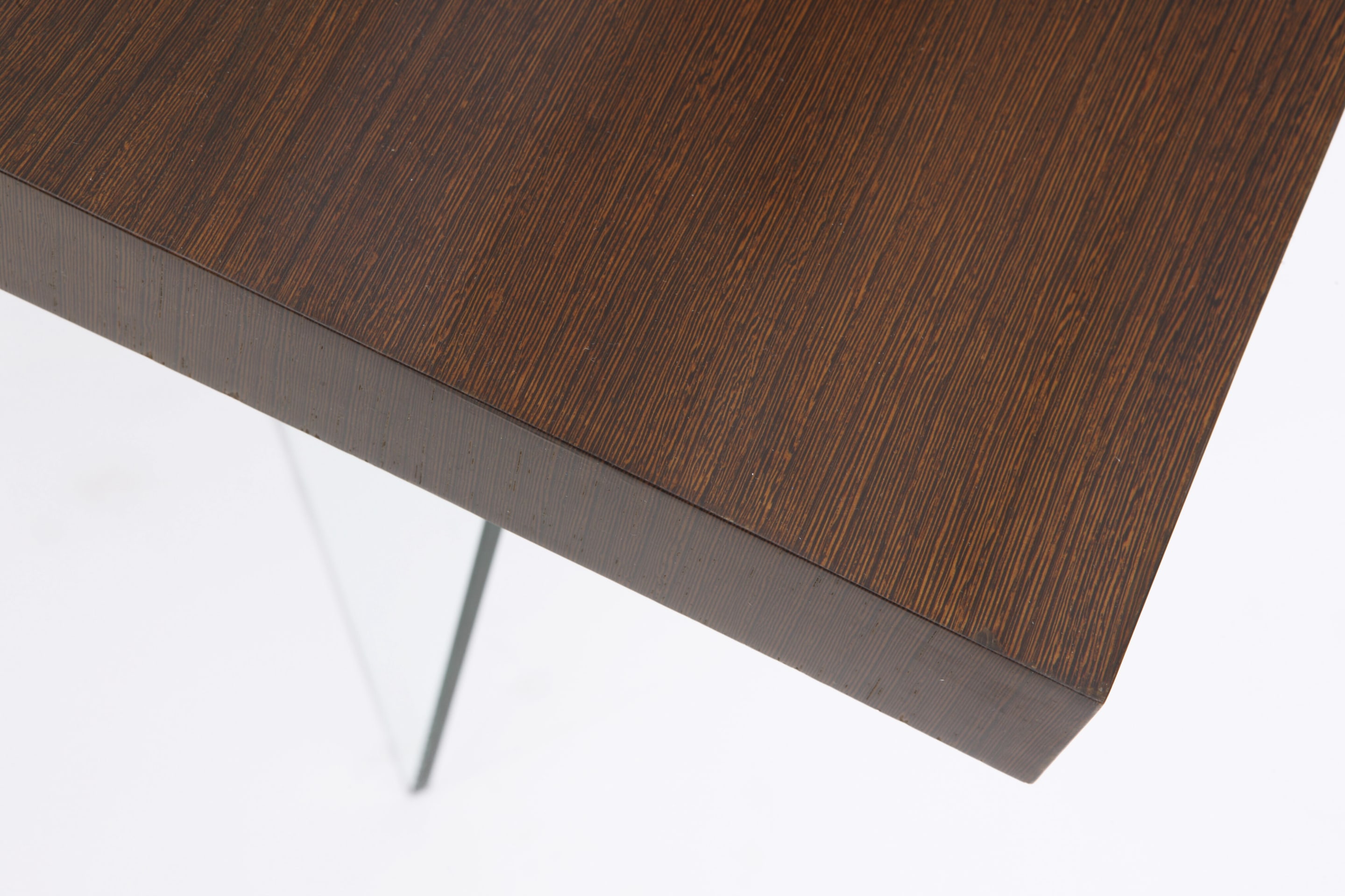 Jacques Dumond's center table detailed image of table top corner