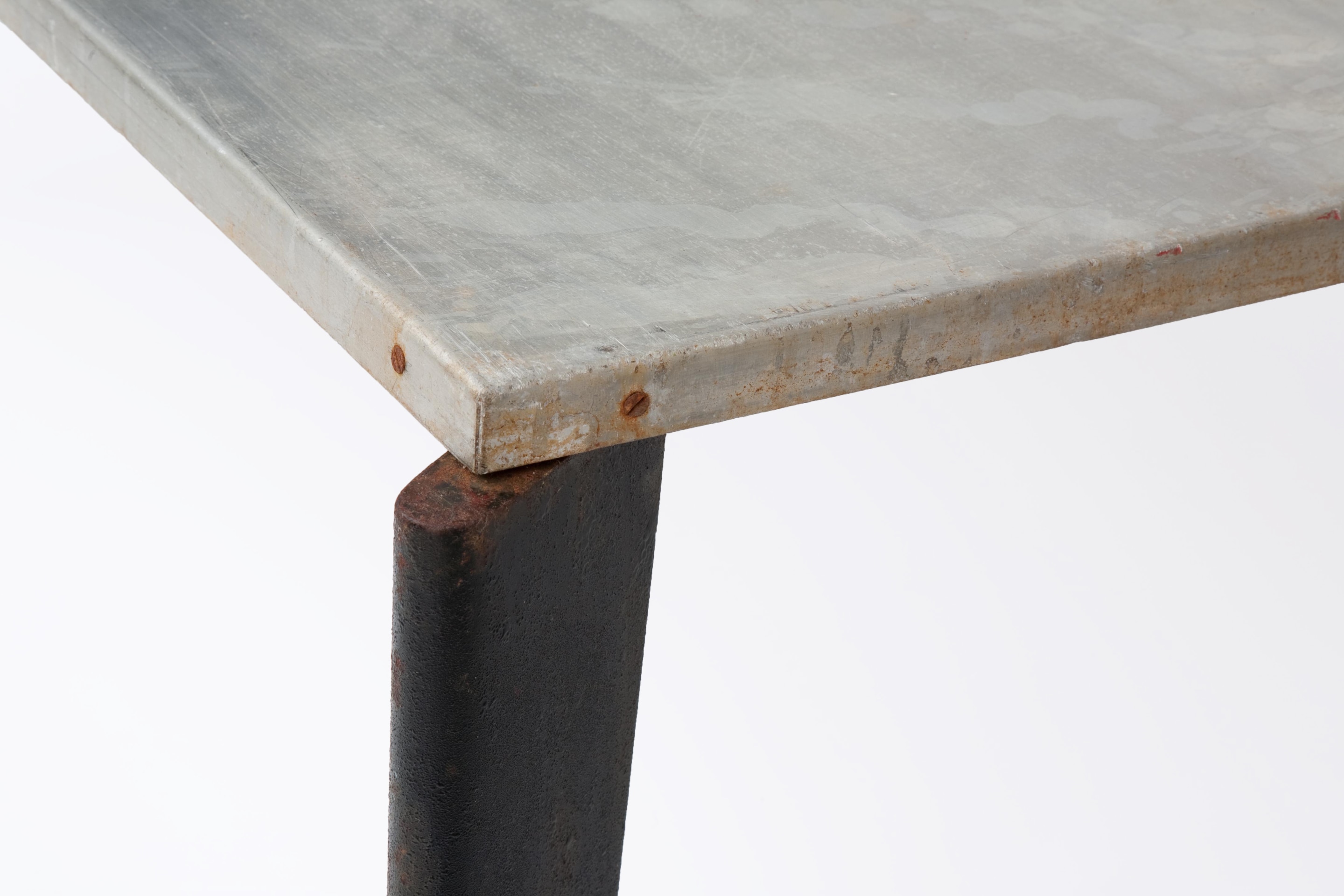 Jean Prouv&eacute;'s aluminum dining table, detailed view of corner and leg