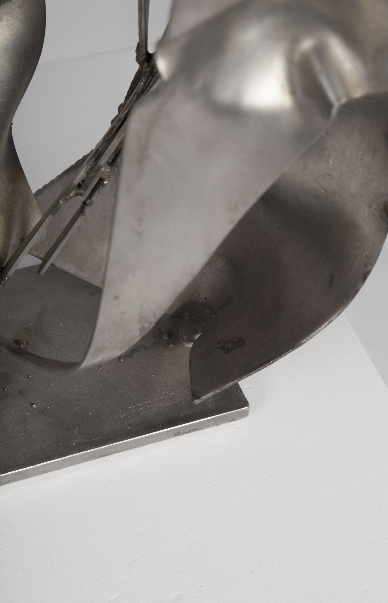 Albert Feraud's sculpture detailed image of signature