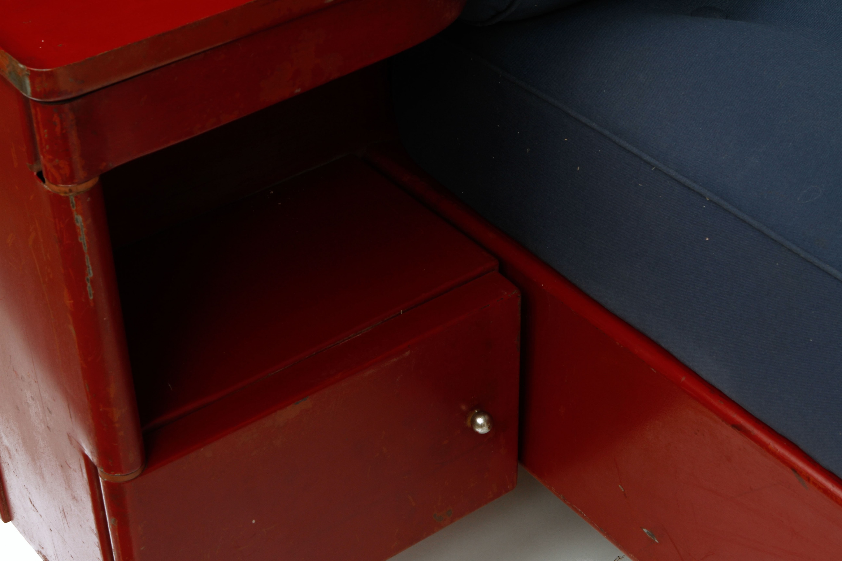 Jean Prouv&eacute;'s daybed, detailed view of side storage