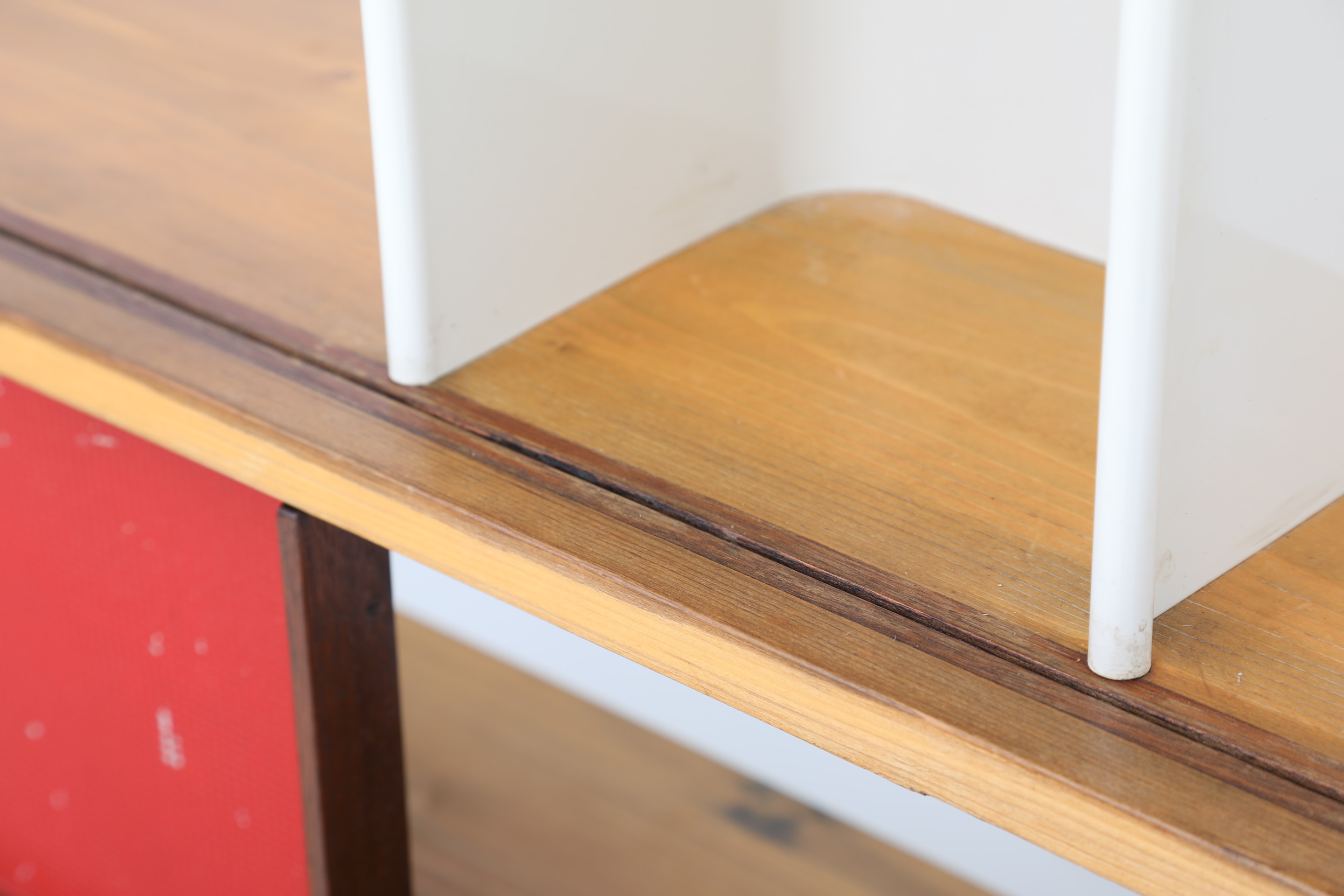 Charlotte Perriand's &quot;Biblioth&eacute;que de la Maison de Tunisie&quot; bookcase, detailed view of shelving