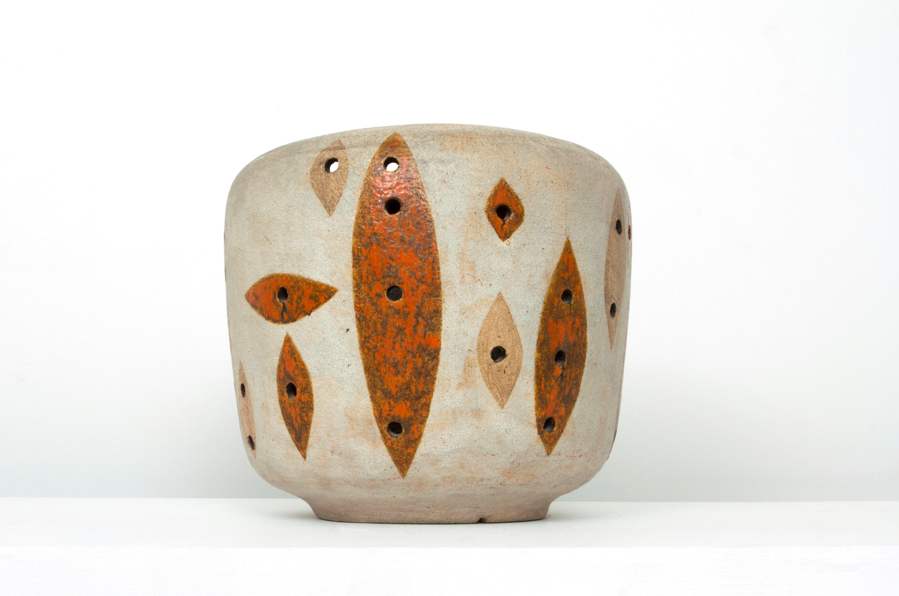 Andr&eacute; Borderie's ceramic planter front view