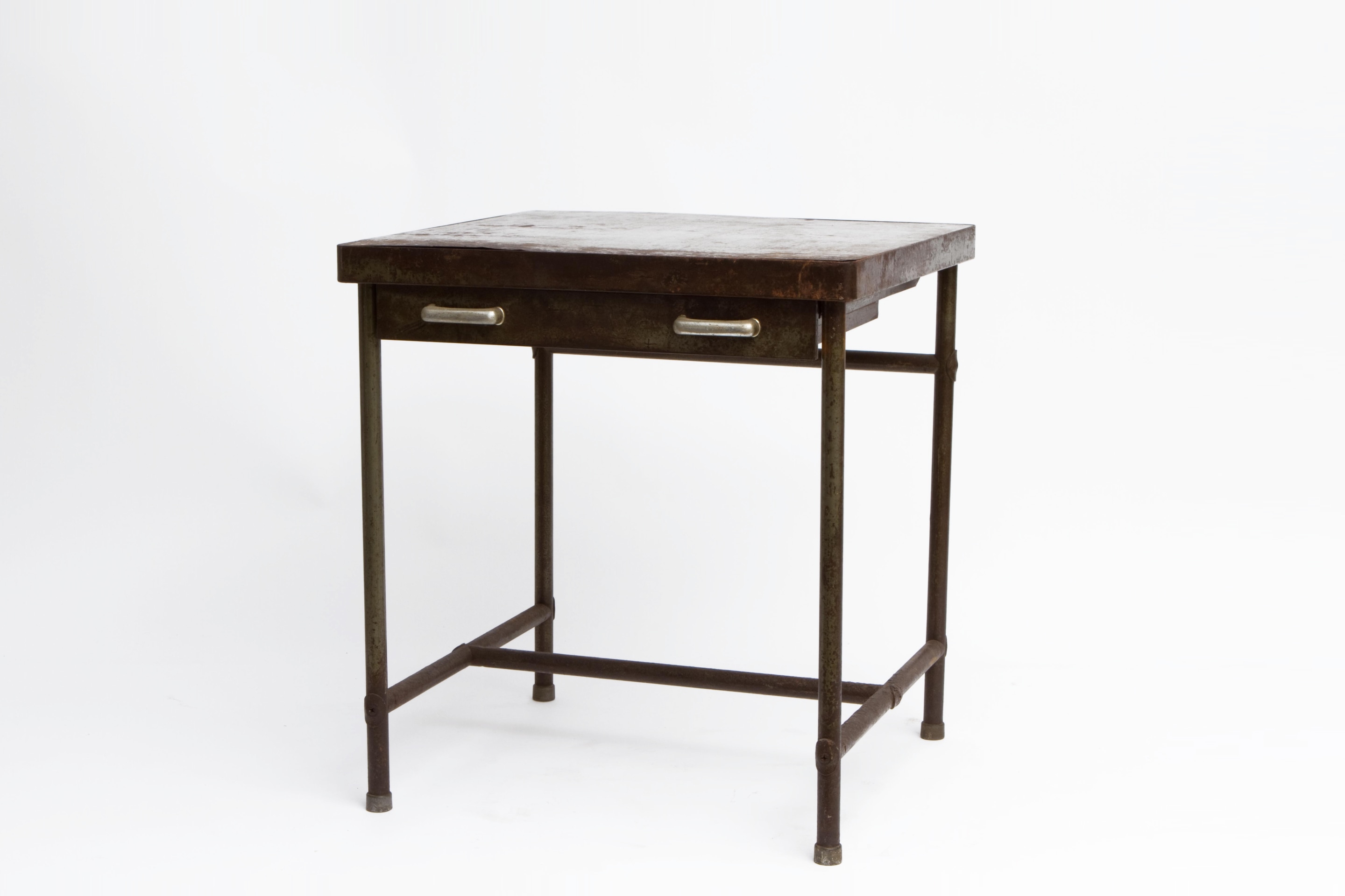 Ren&eacute; Herbst's desk diagonal view