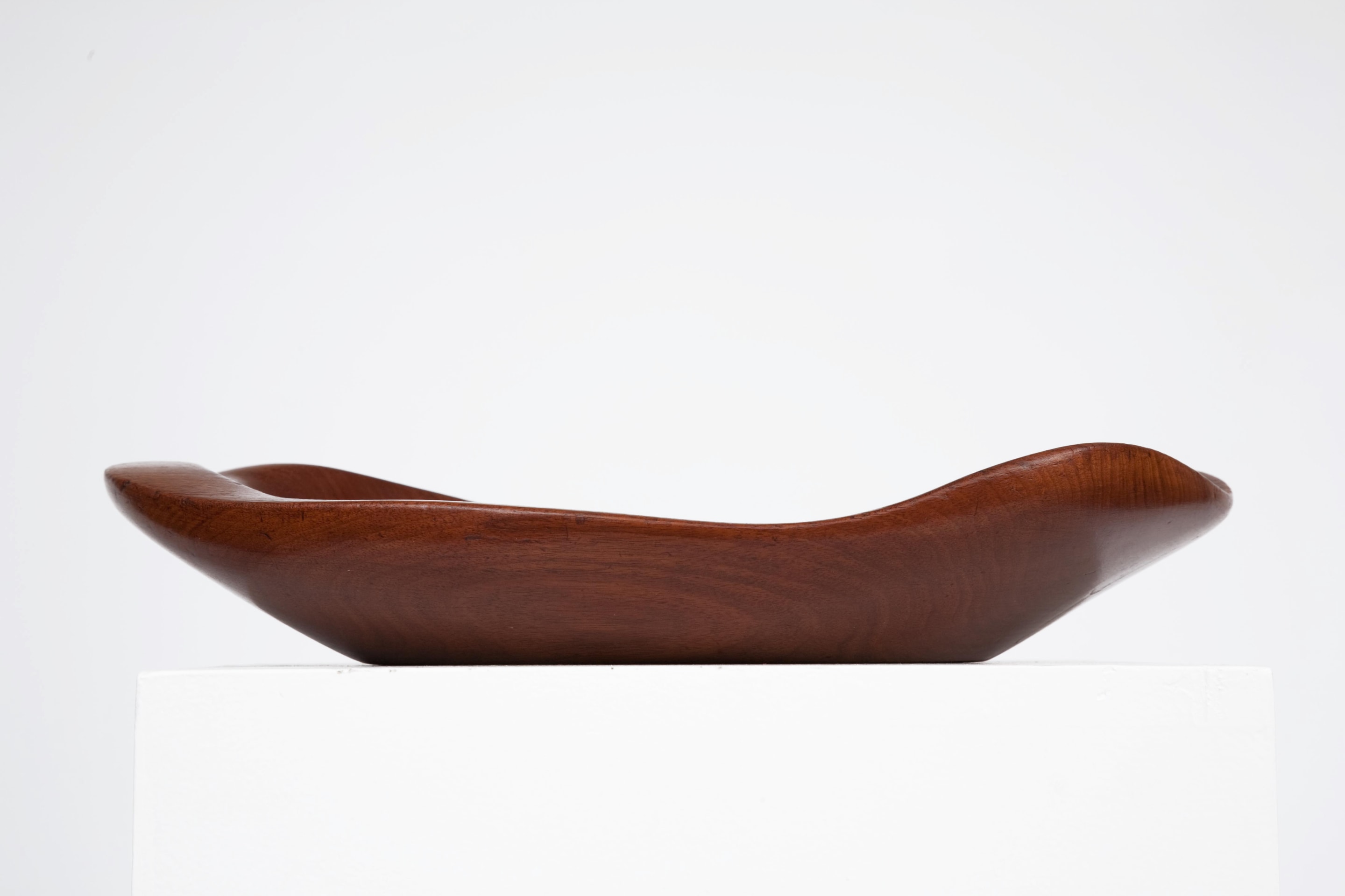 Alexandre Noll's large sculpted plate, eye-level view