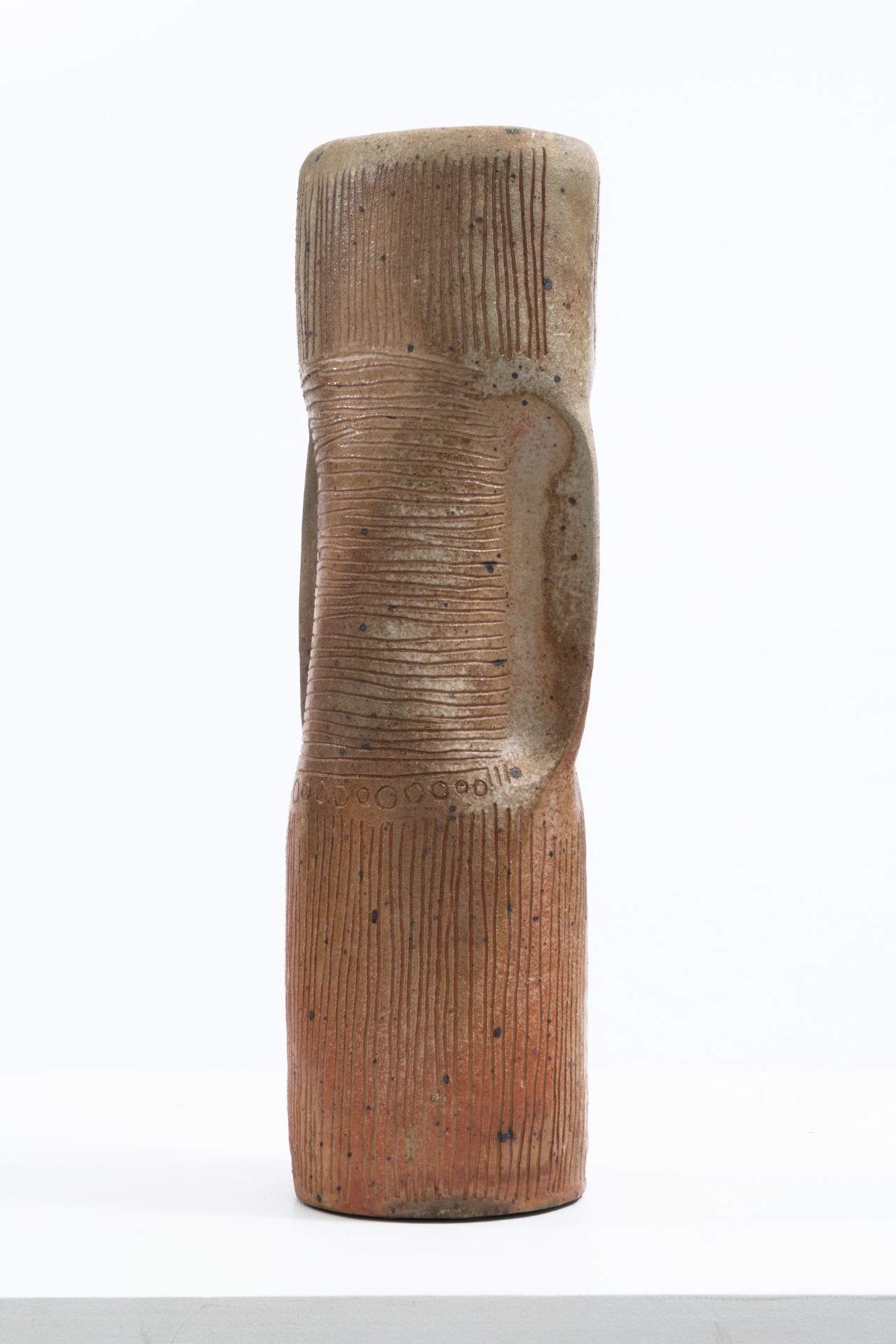 Yves Mohy's large ceramic vase, diagonal side view