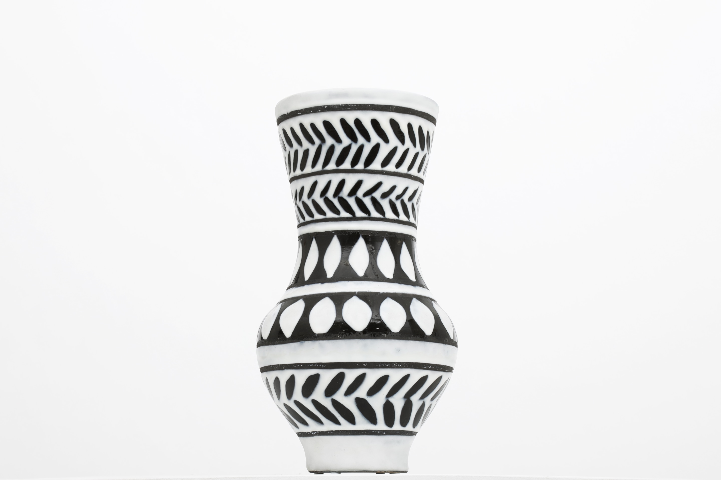 Roger Capron's ceramic vase straight view