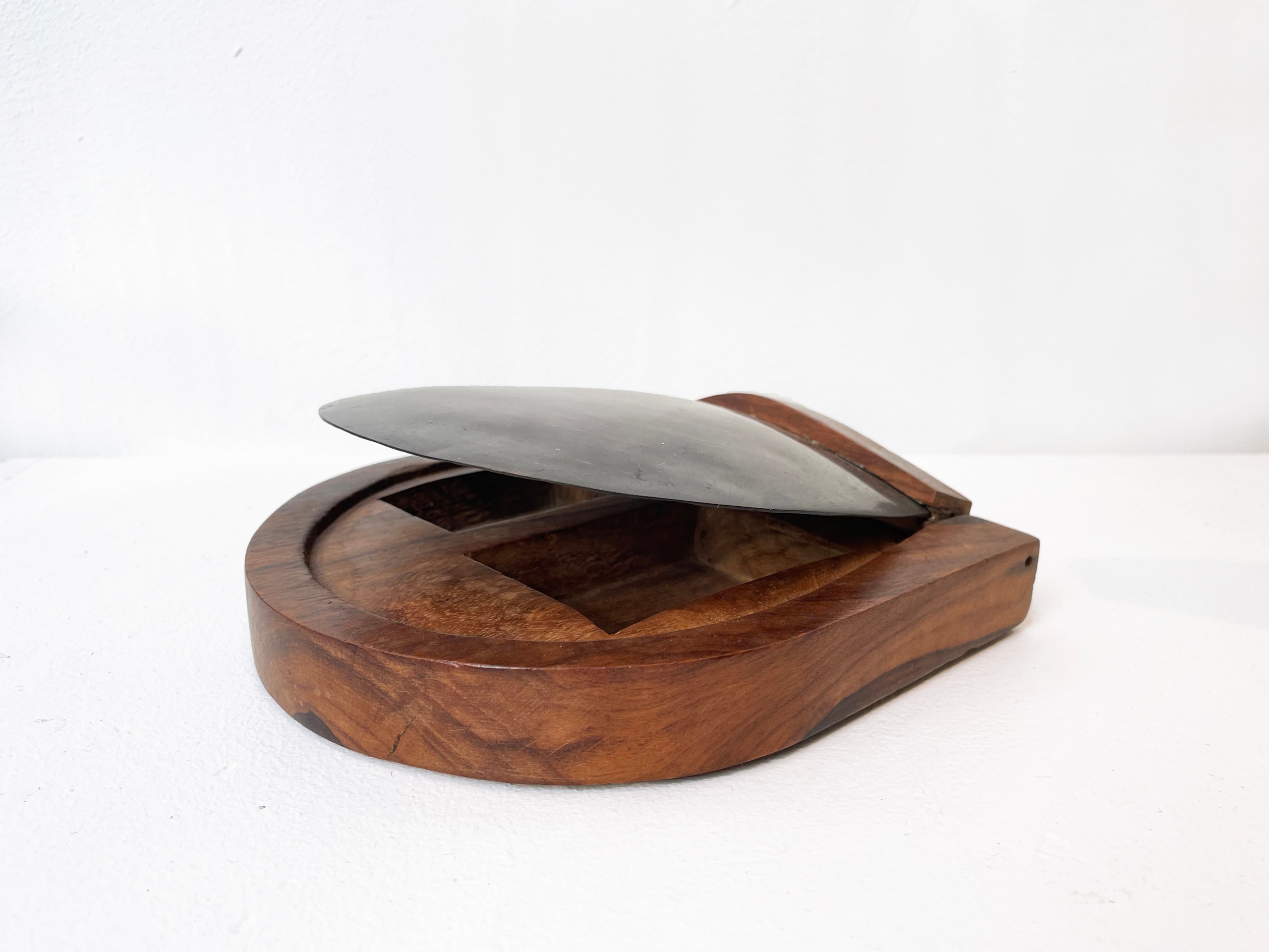 Alexandre Noll's cigarette box, full side view with lid open