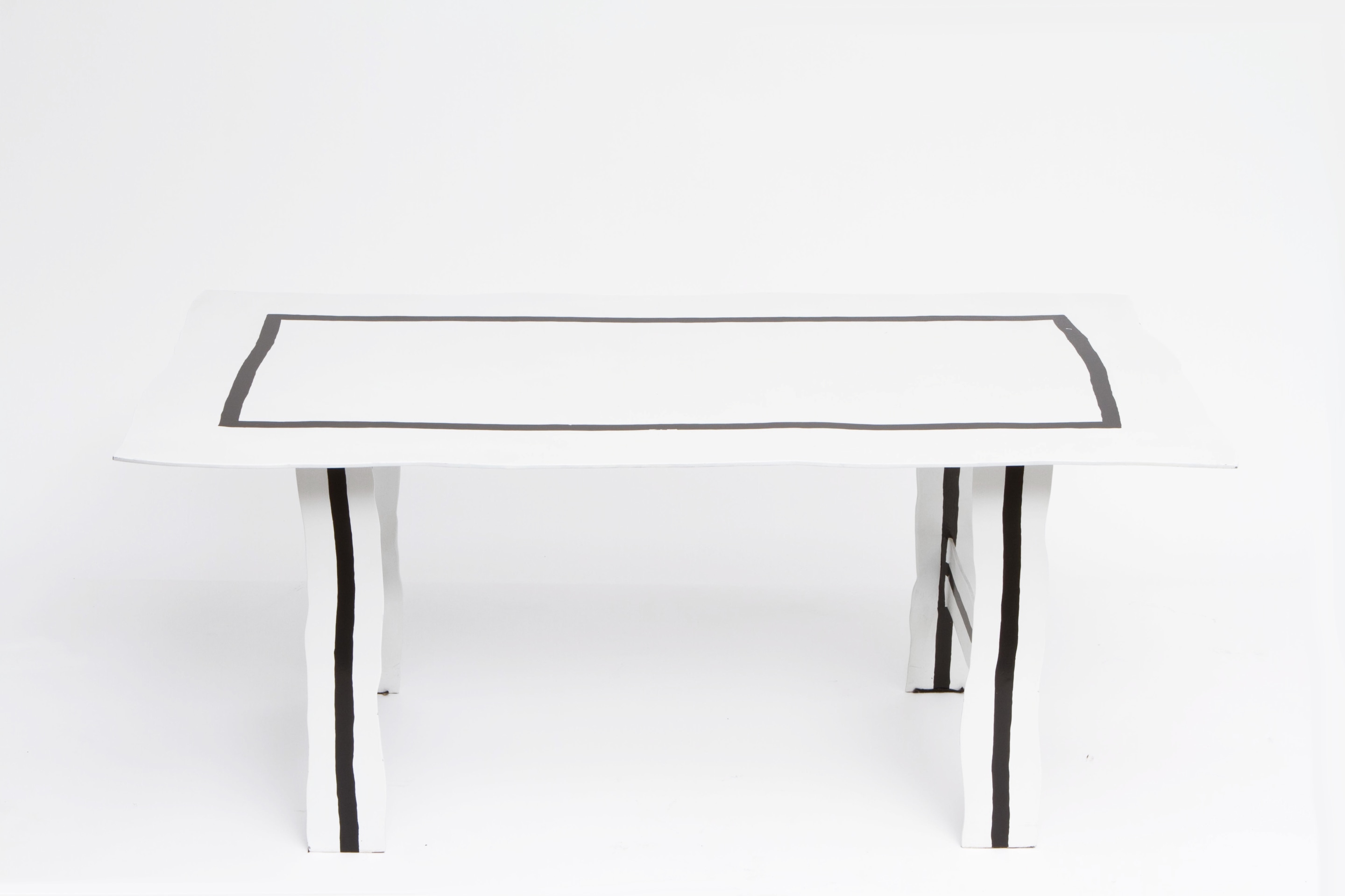 Howard Meister's &quot;Red-Free&quot; table, straight view from above