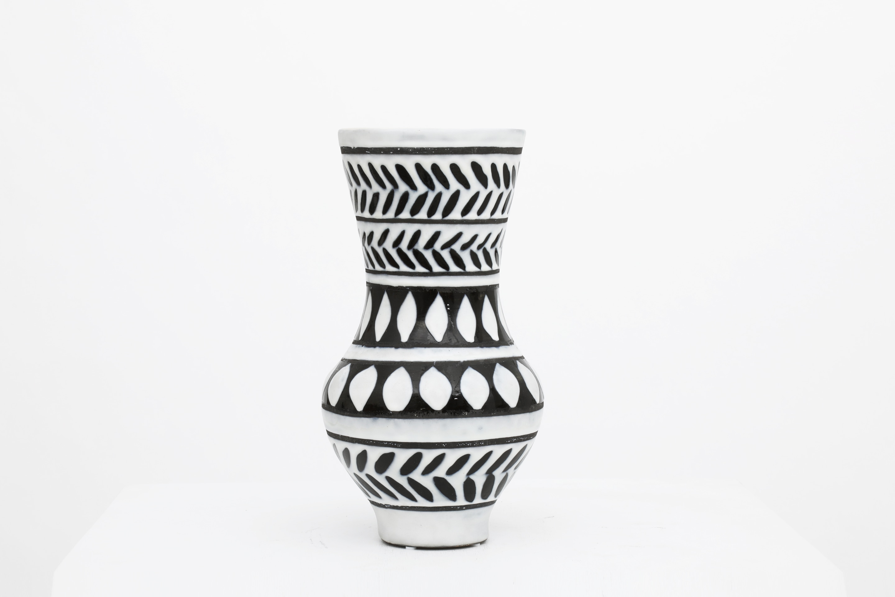 Roger Capron's ceramic vase straight view