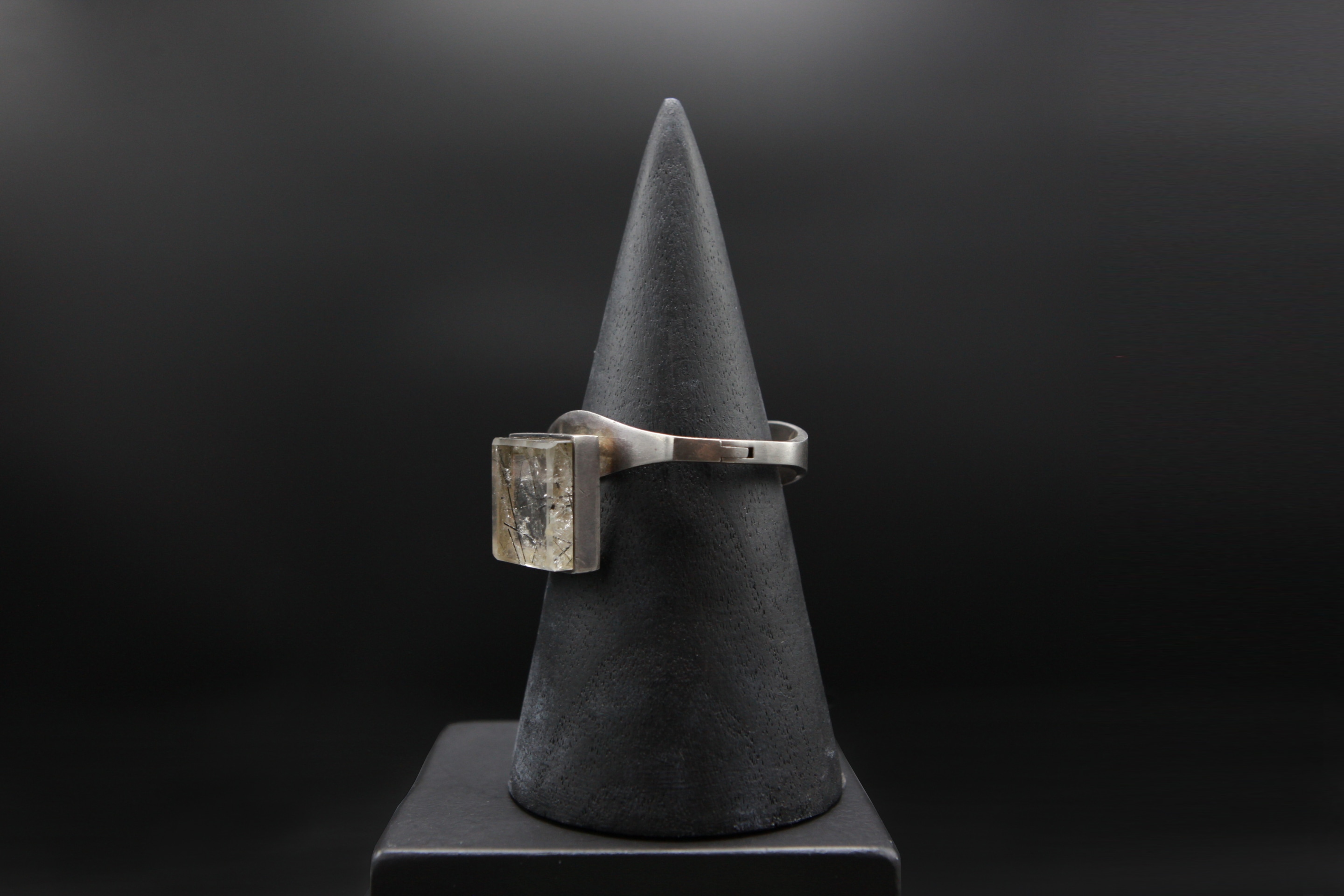 Vivianna Torun B&uuml;low-H&uuml;be's bracelet, full side view