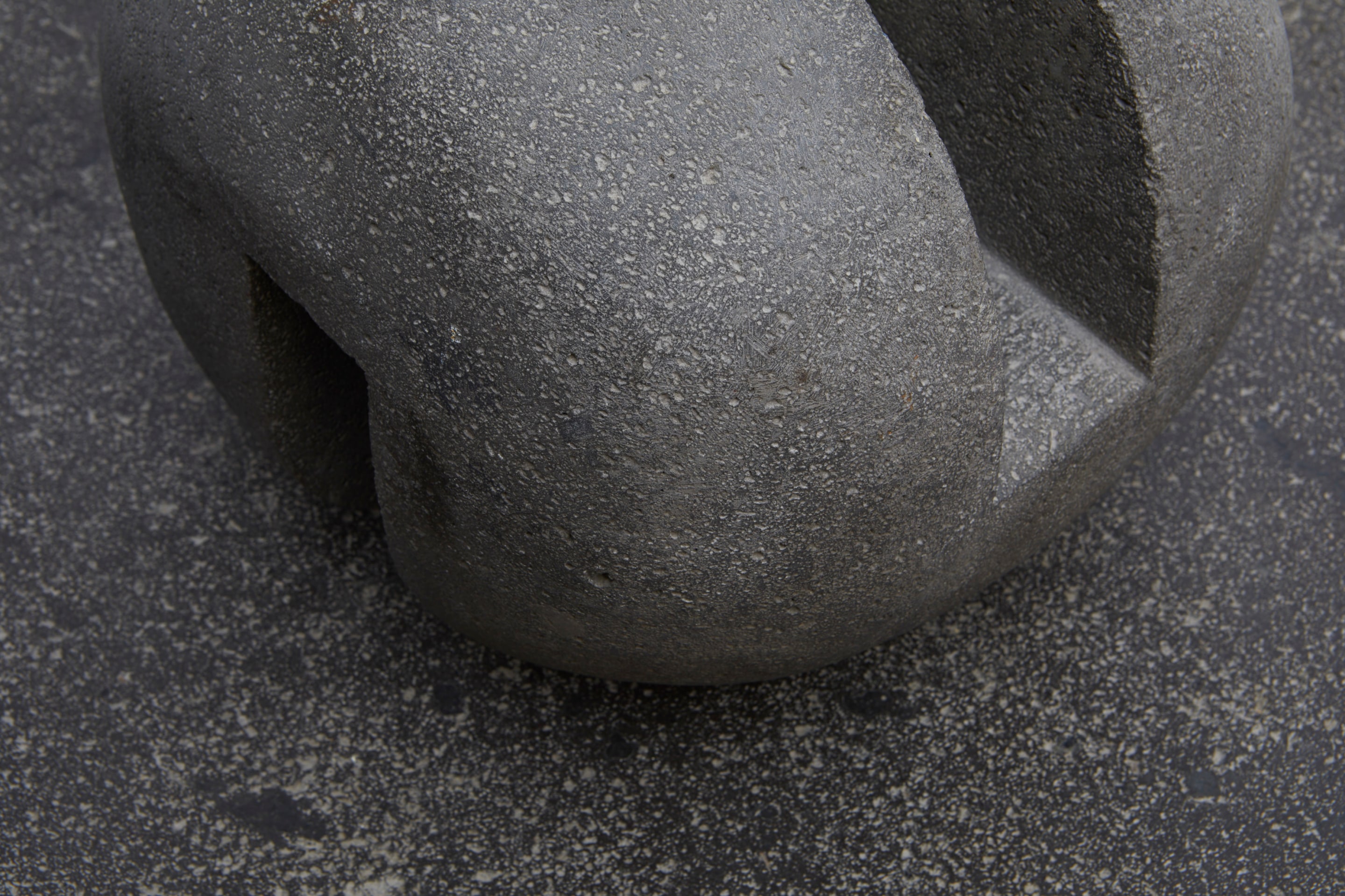 Pierre Sz&eacute;kely's &quot;Espace &eacute;tabli&quot; sculpture, detailed view of ball on table top