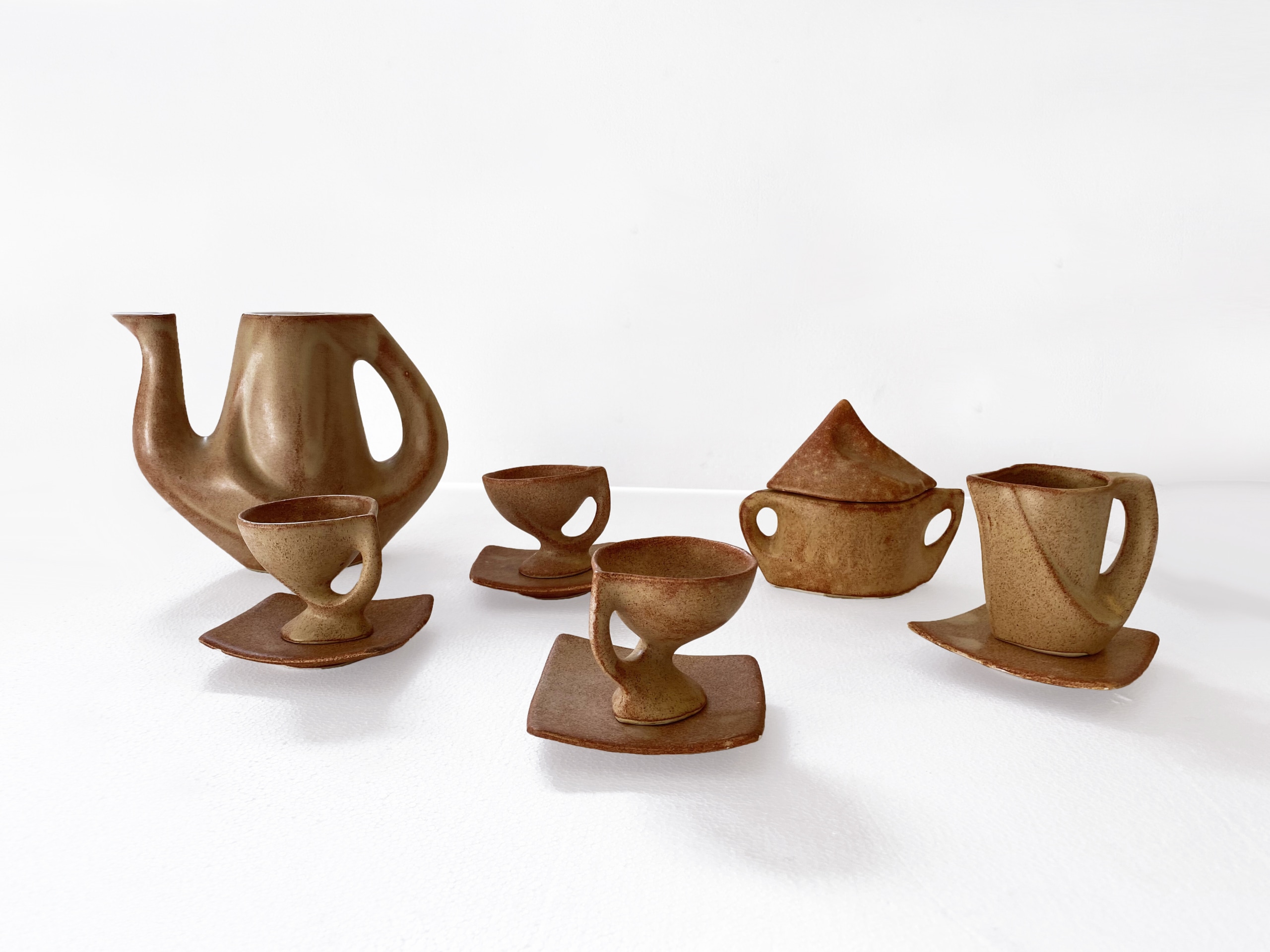 Tea set from Vallauris, full view of all cups and coasters