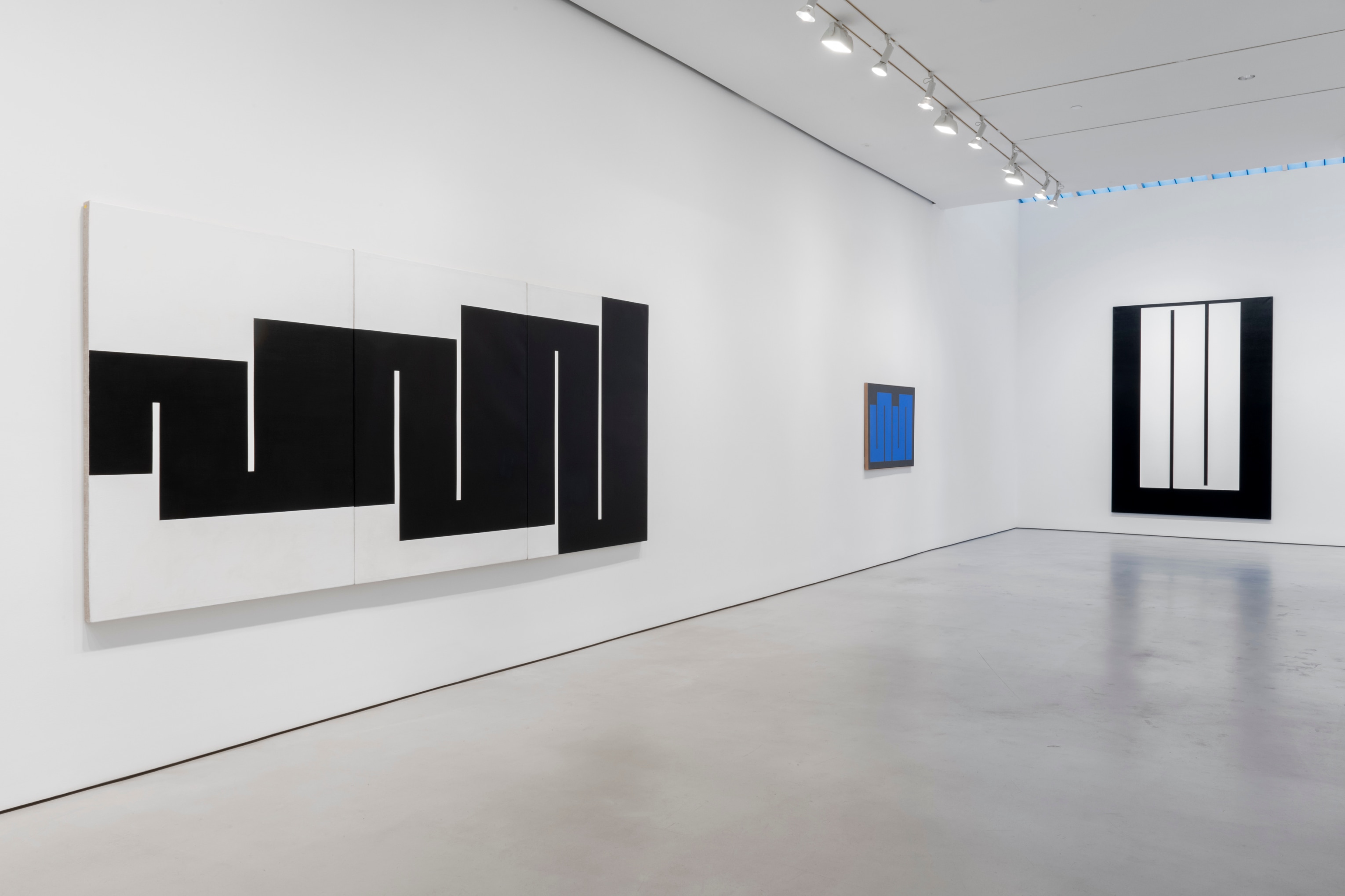 Installation view of Meander