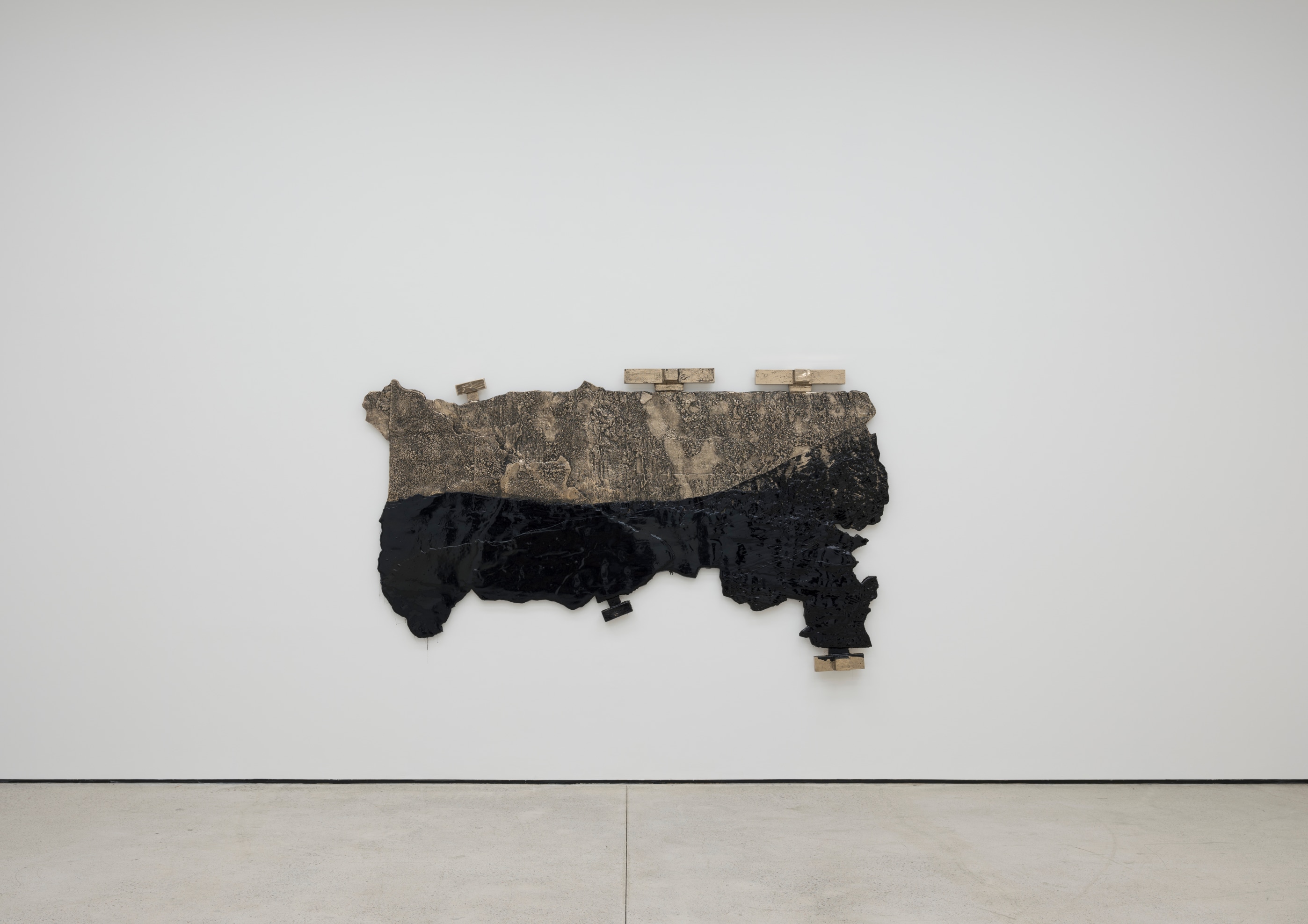 Installation view,&nbsp;Tarry Skies and Psalms for Now, White Cube Hong Kong, 2017. &copy; Theaster Gates. Photo &copy; White Cube (Kitmin Lee)