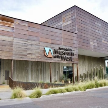 Interactive VR Exhibition of Inner Light: The Art of Tom Gilleon at Western Spirit: Scottsdale's Museum of the West