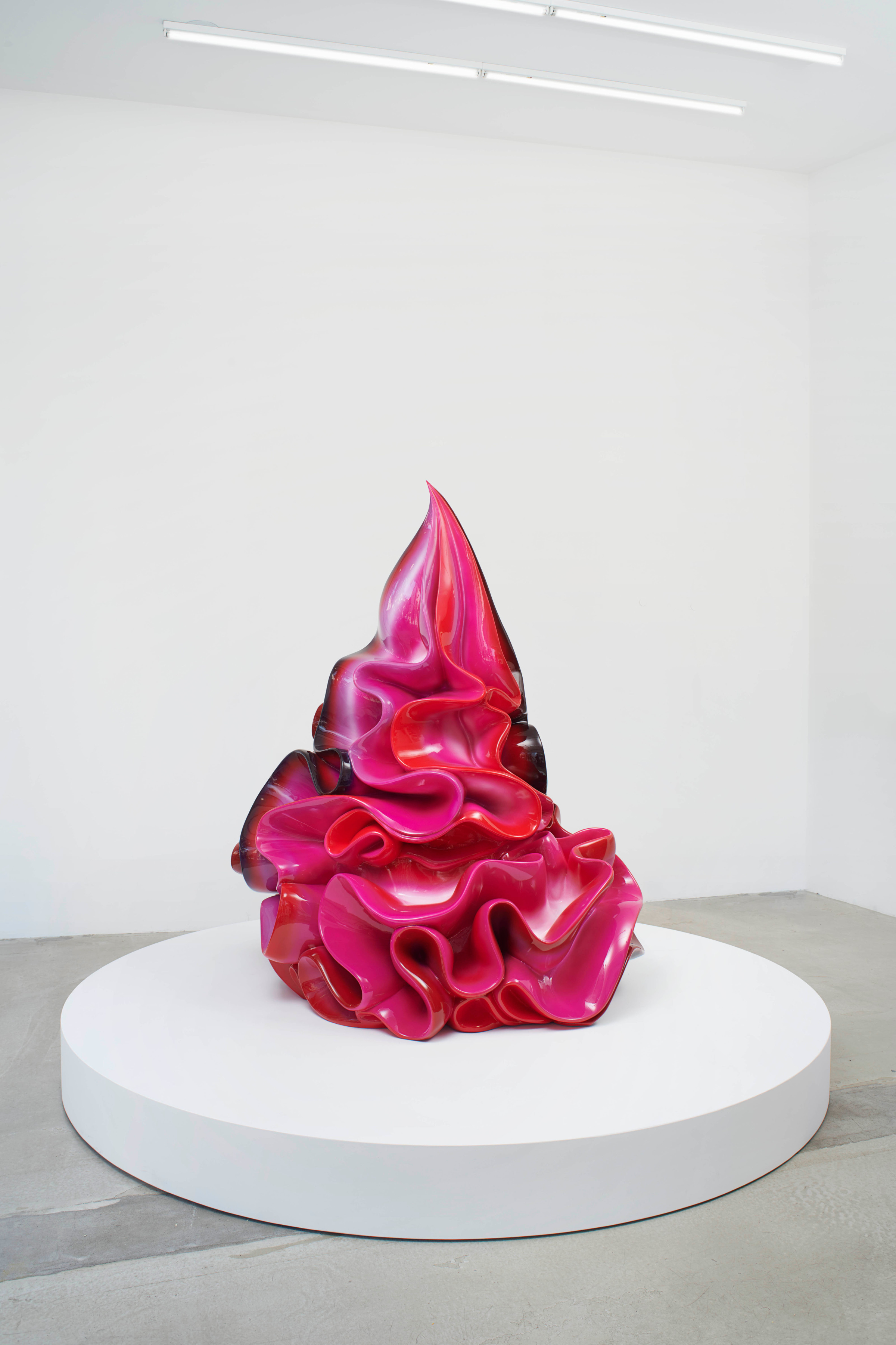 A fiberglass sculpture of a fluorescent pink dollop of whipped cream.