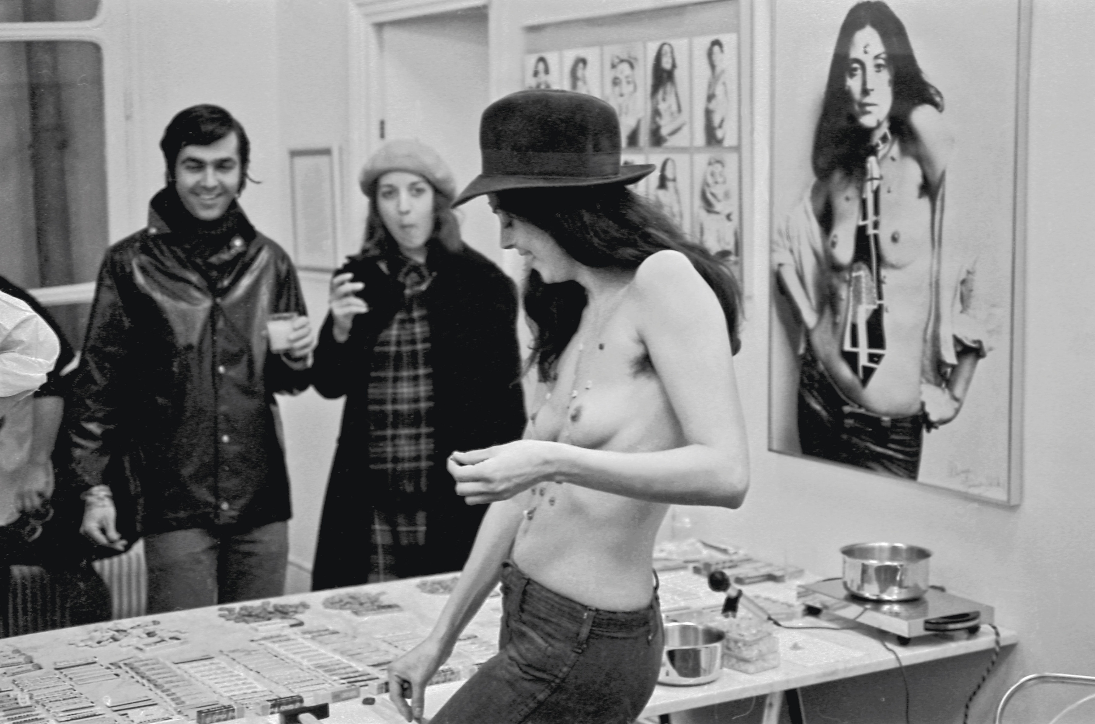 Hannah Wilke during her S.O.S. performance
at the exhibition 5 Americaines &amp;agrave; Paris,
Galerie Gerald Piltzer, Paris, 1975.
Image: Hannah Wilke Collection &amp;amp;
Archive, Los Angeles