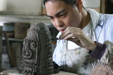 Shinichi Sawada working on ceramics in his studio