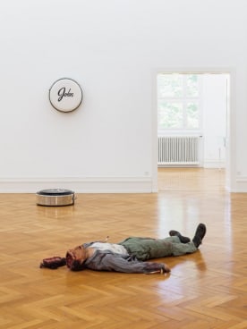 Installation image of Kunsthalle Bern Sie sagen wo Rauchen ist, ist auch Feuer featuring two works by John Dogg